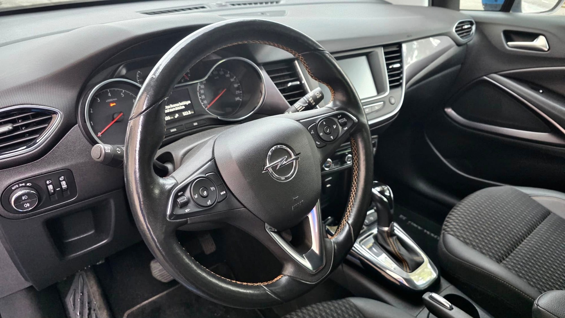 OPEL Crossland X 1.2i Enjoy Automatik-image-12