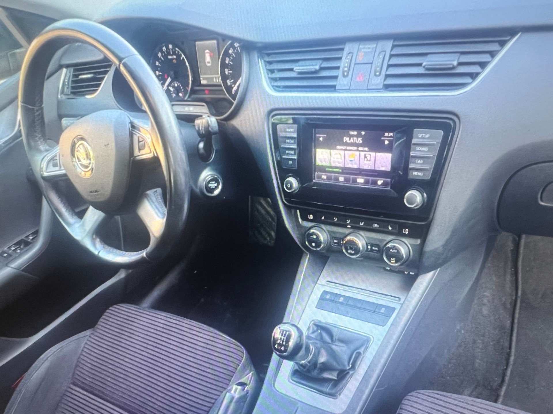 SKODA Octavia Combi 1.6 TDI GreenLine-image-6