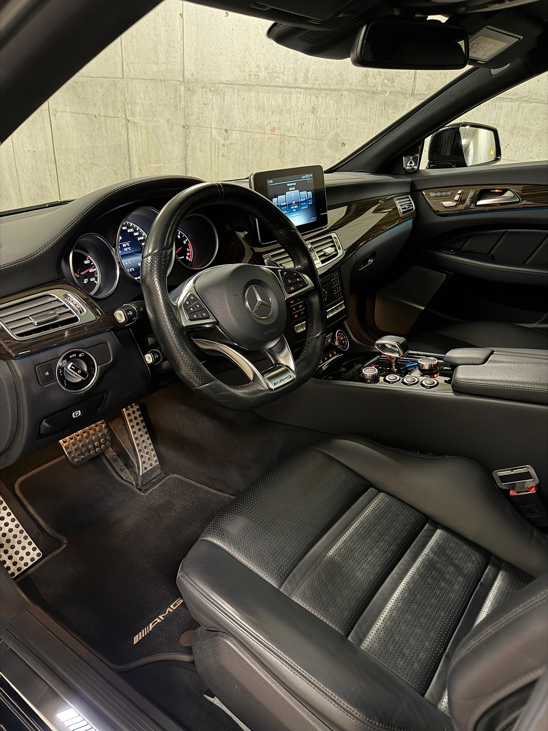 MERCEDES-BENZ CLS 63 AMG 4Matic Speedshift MCT-image-6