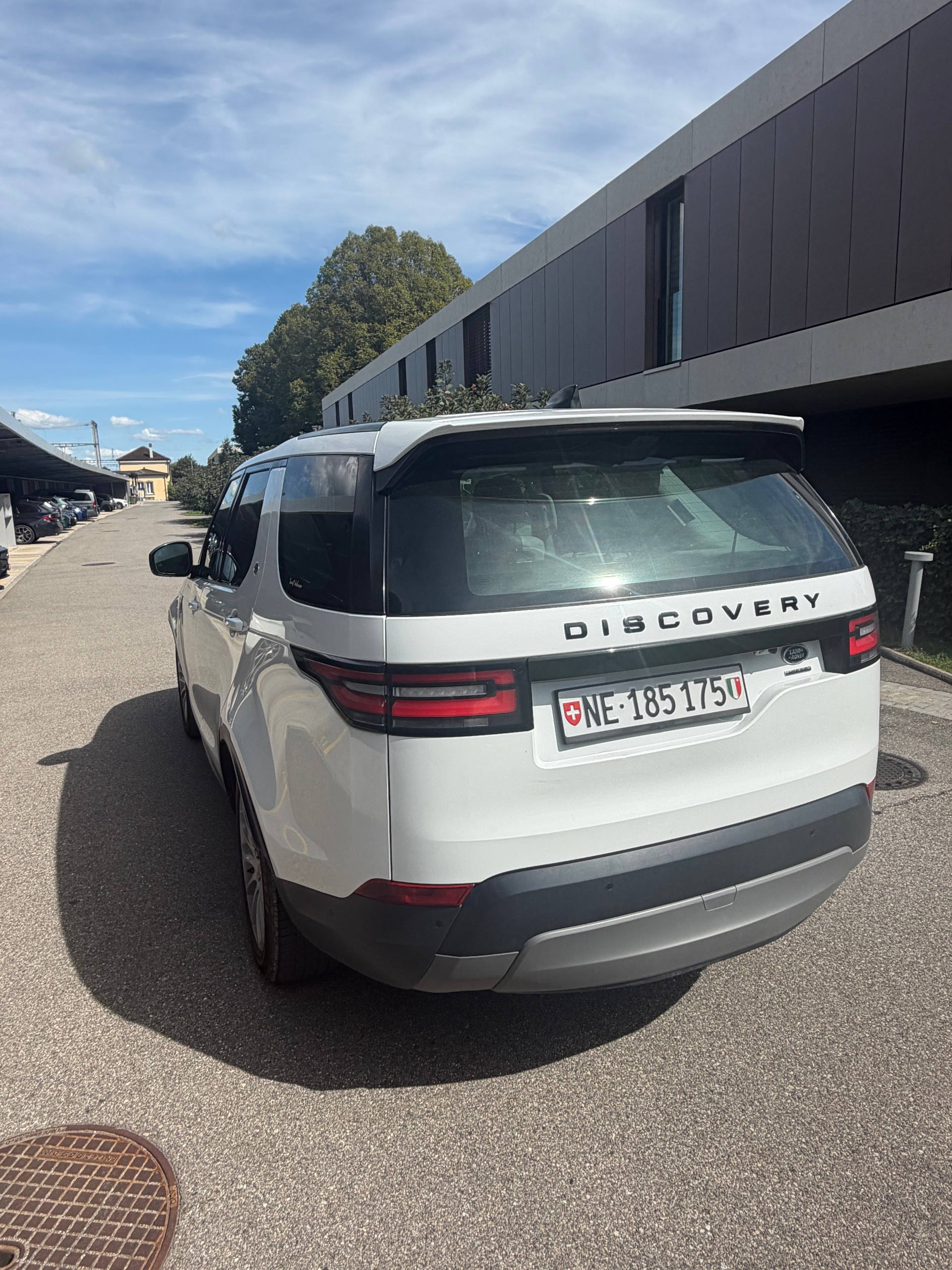 LAND ROVER DISCOVERY-image-1