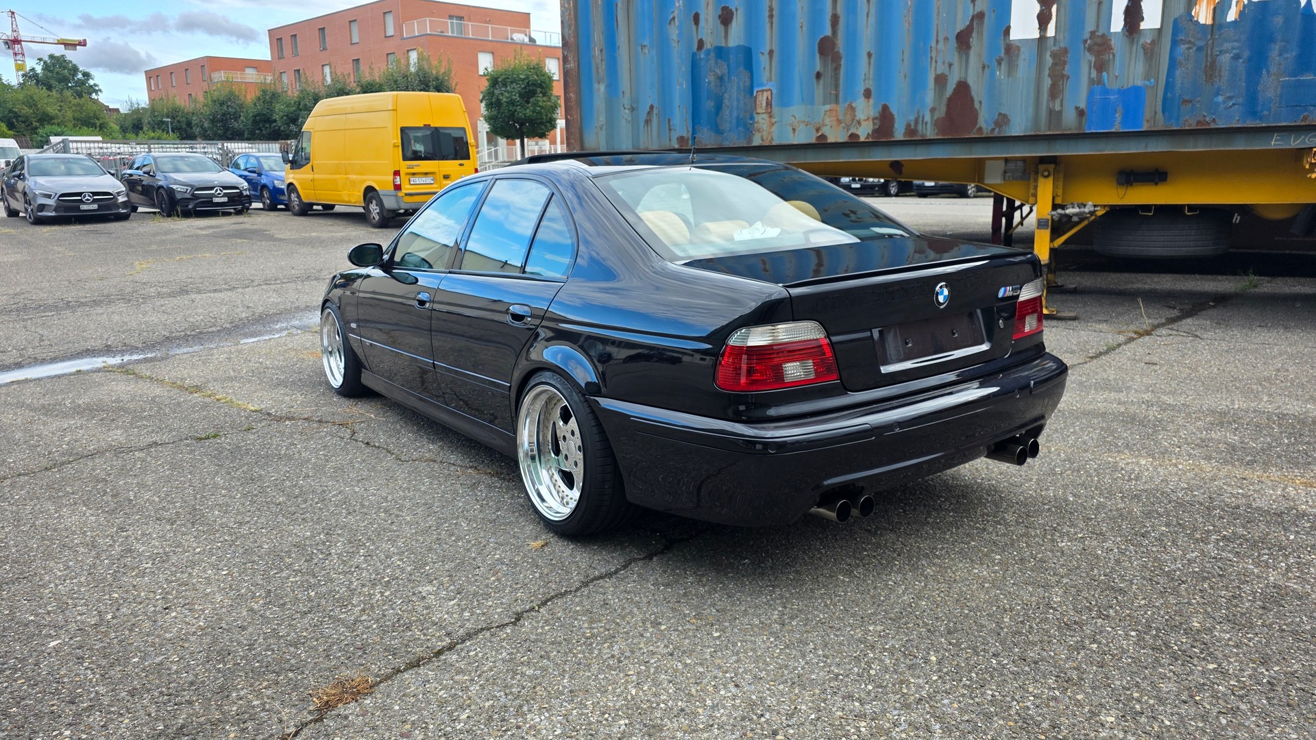 BMW M5-image-5