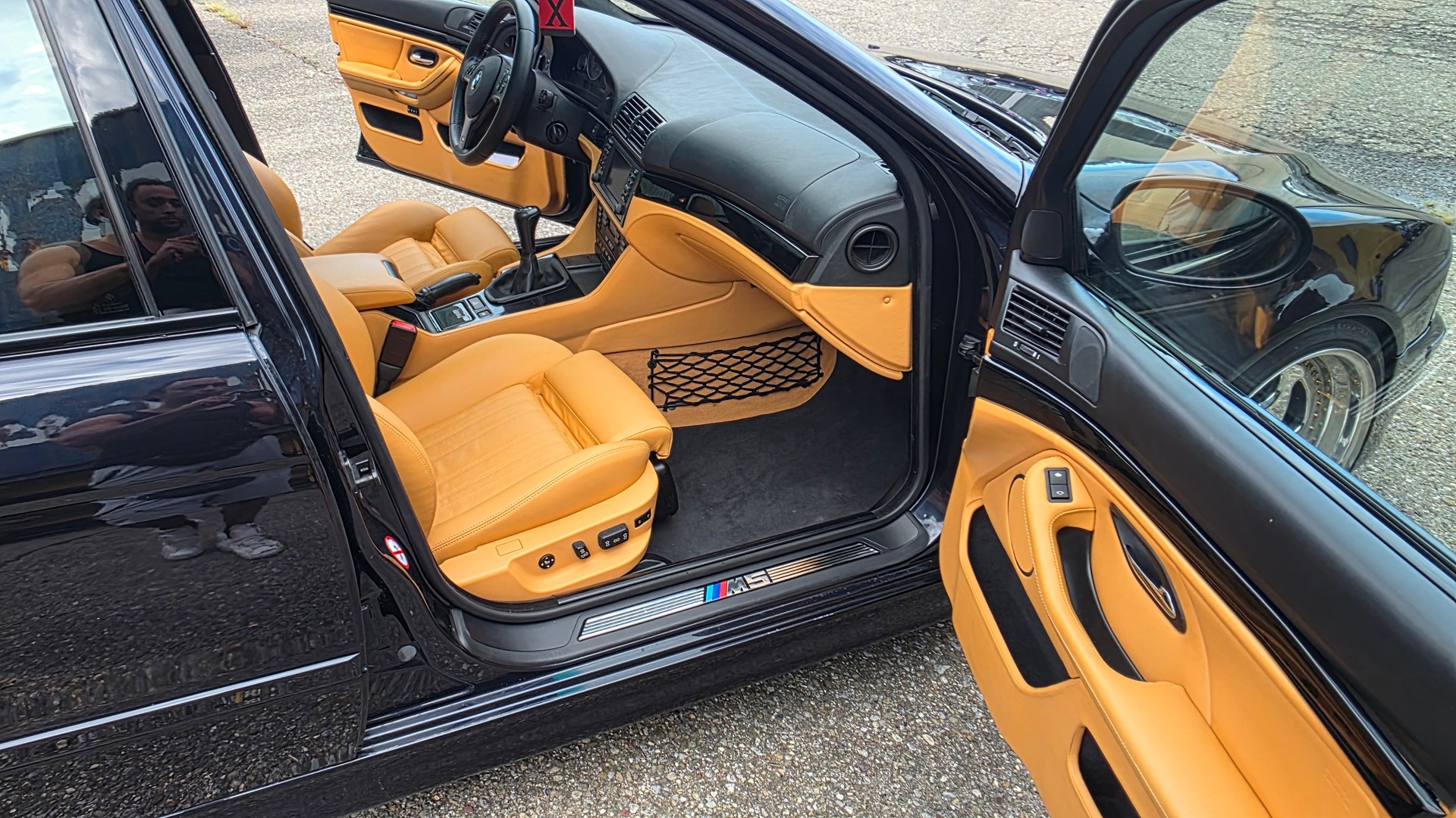 BMW M5-image-8