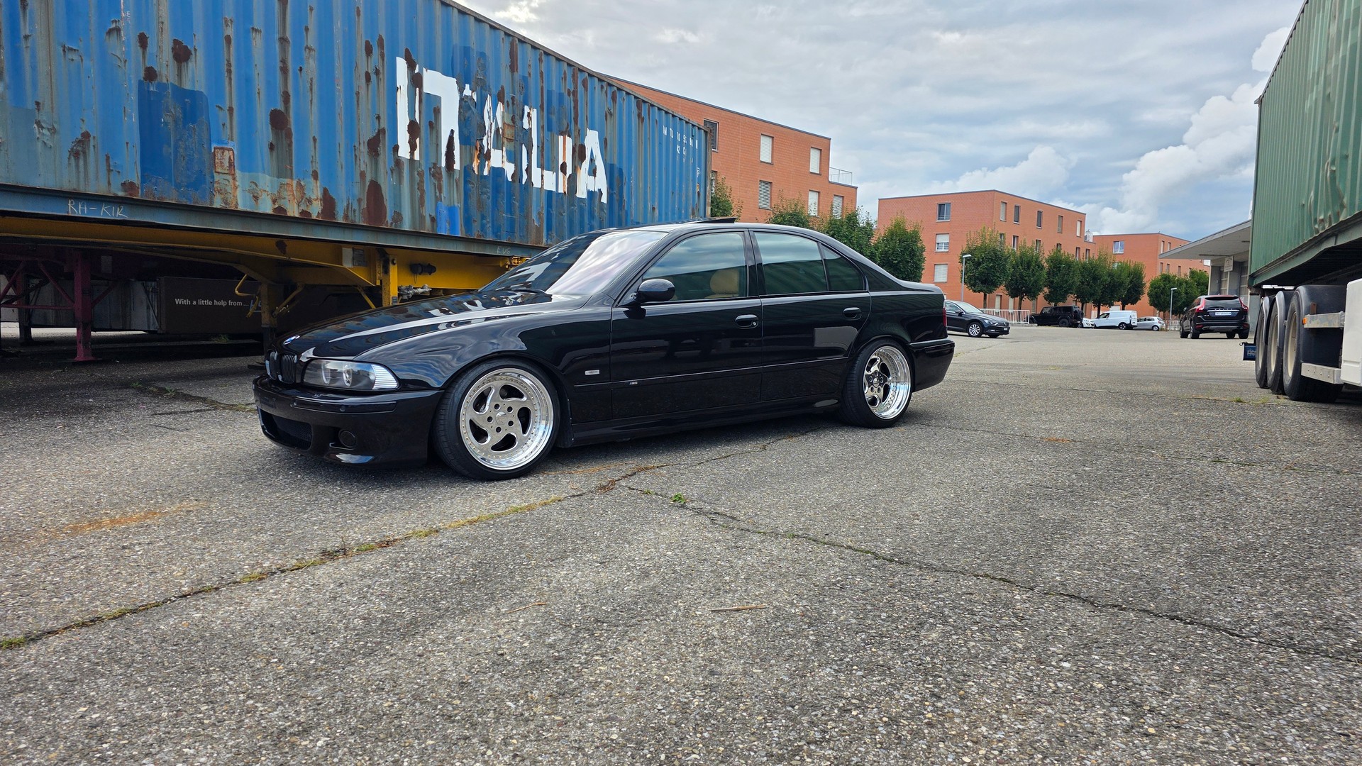 BMW M5-image-0