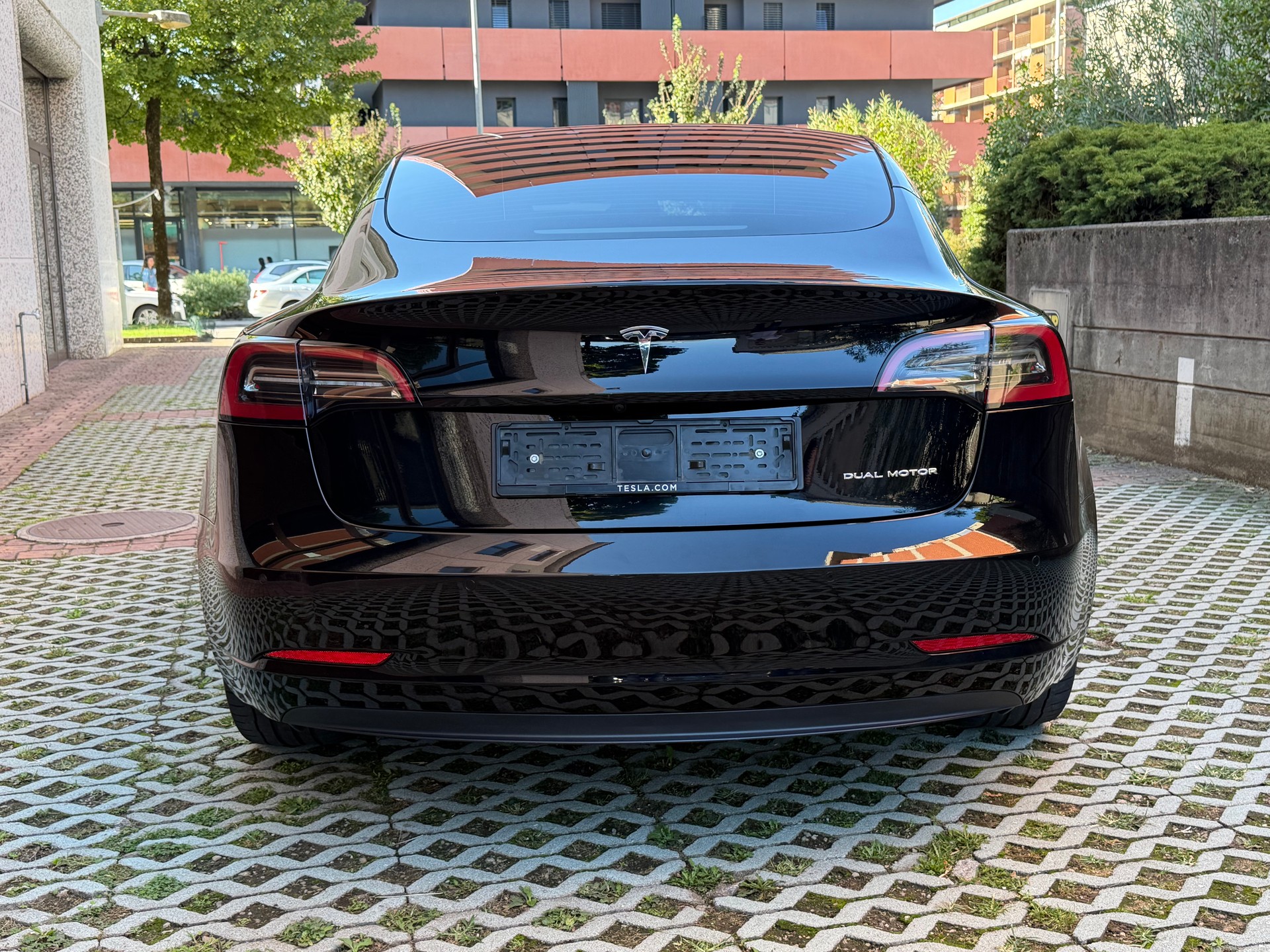 TESLA Model 3 Long Range Dual Motor AWD-image-5