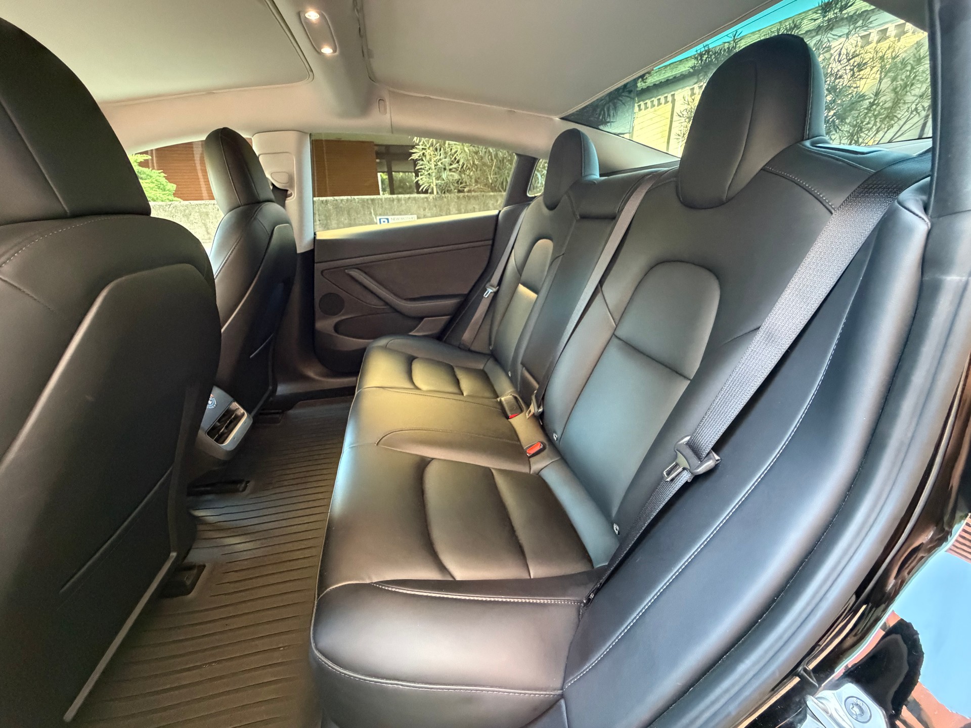 TESLA Model 3 Long Range Dual Motor AWD-image-10