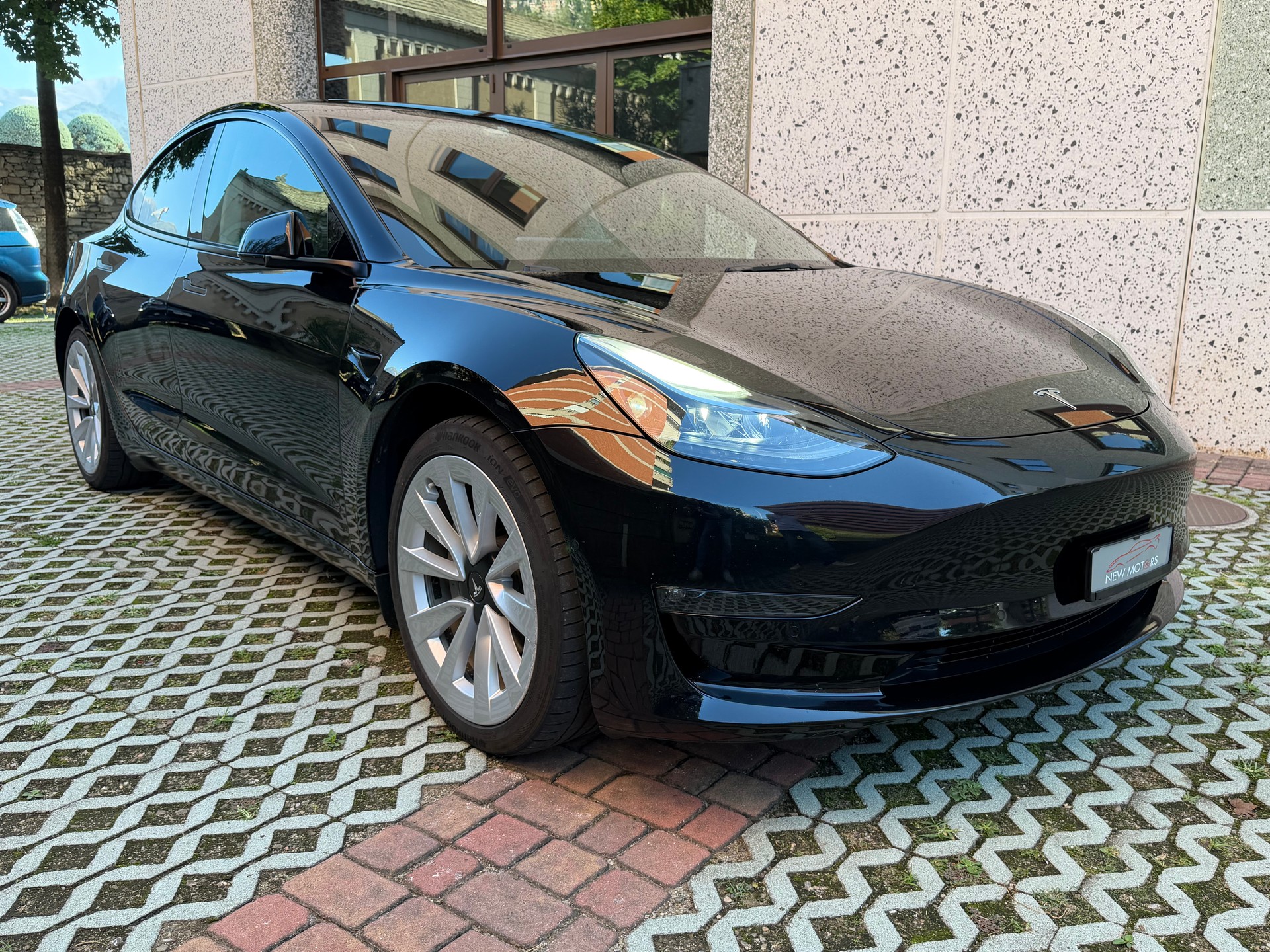 TESLA Model 3 Long Range Dual Motor AWD-image-2