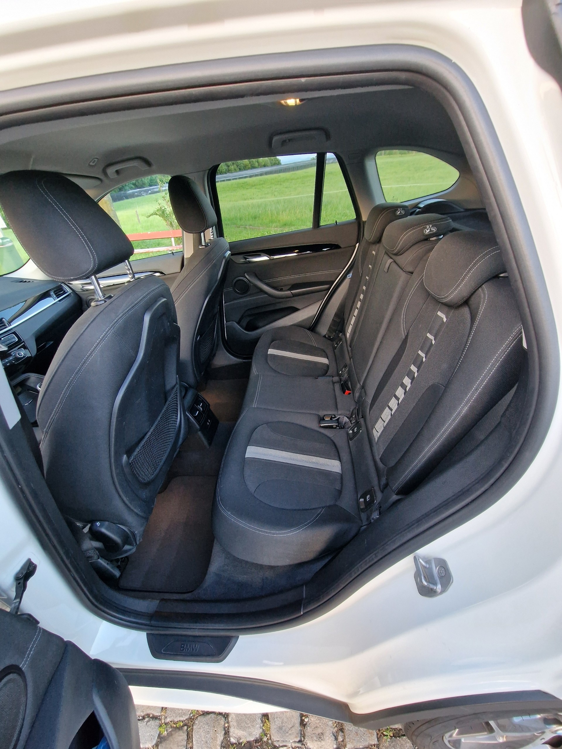 BMW 18d xDrive-image-5