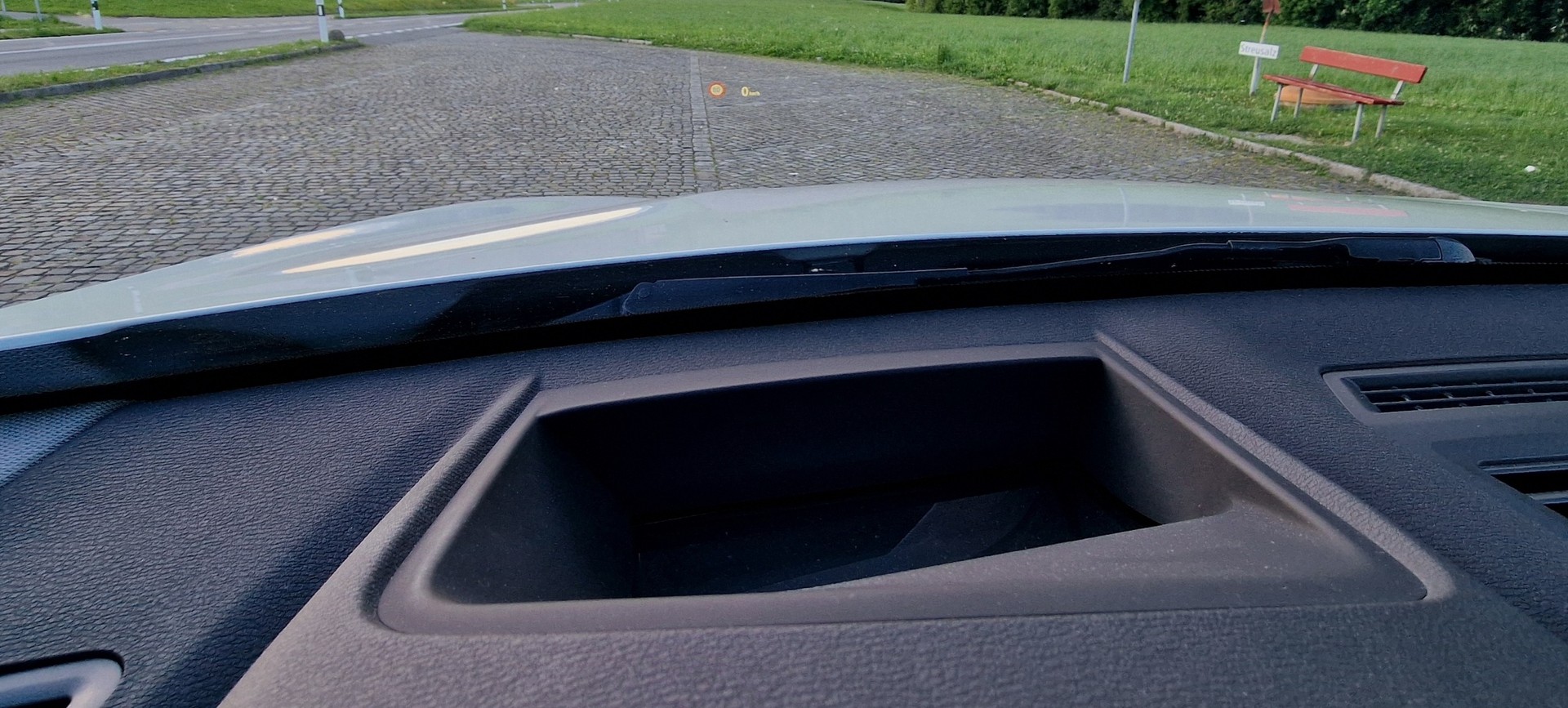 BMW 18d xDrive-image-3