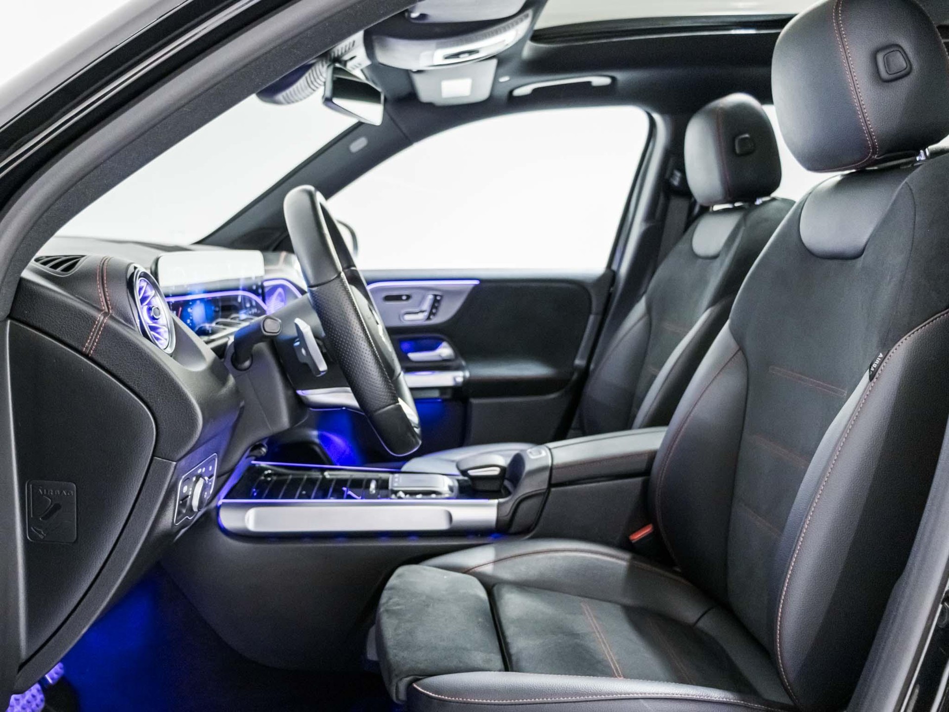 MERCEDES-BENZ EQB 300 4MATIC-image-6
