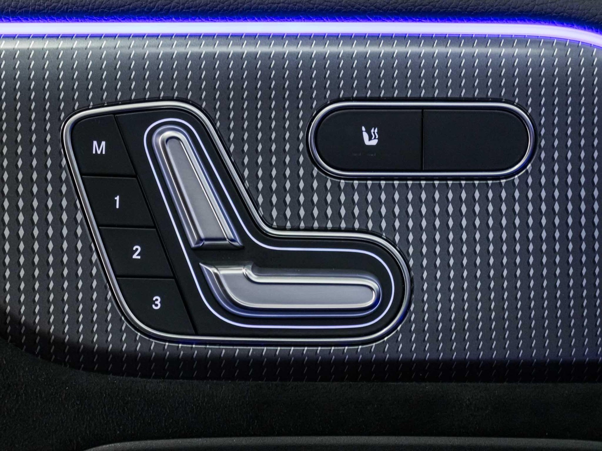 MERCEDES-BENZ EQB 300 4MATIC-image-12