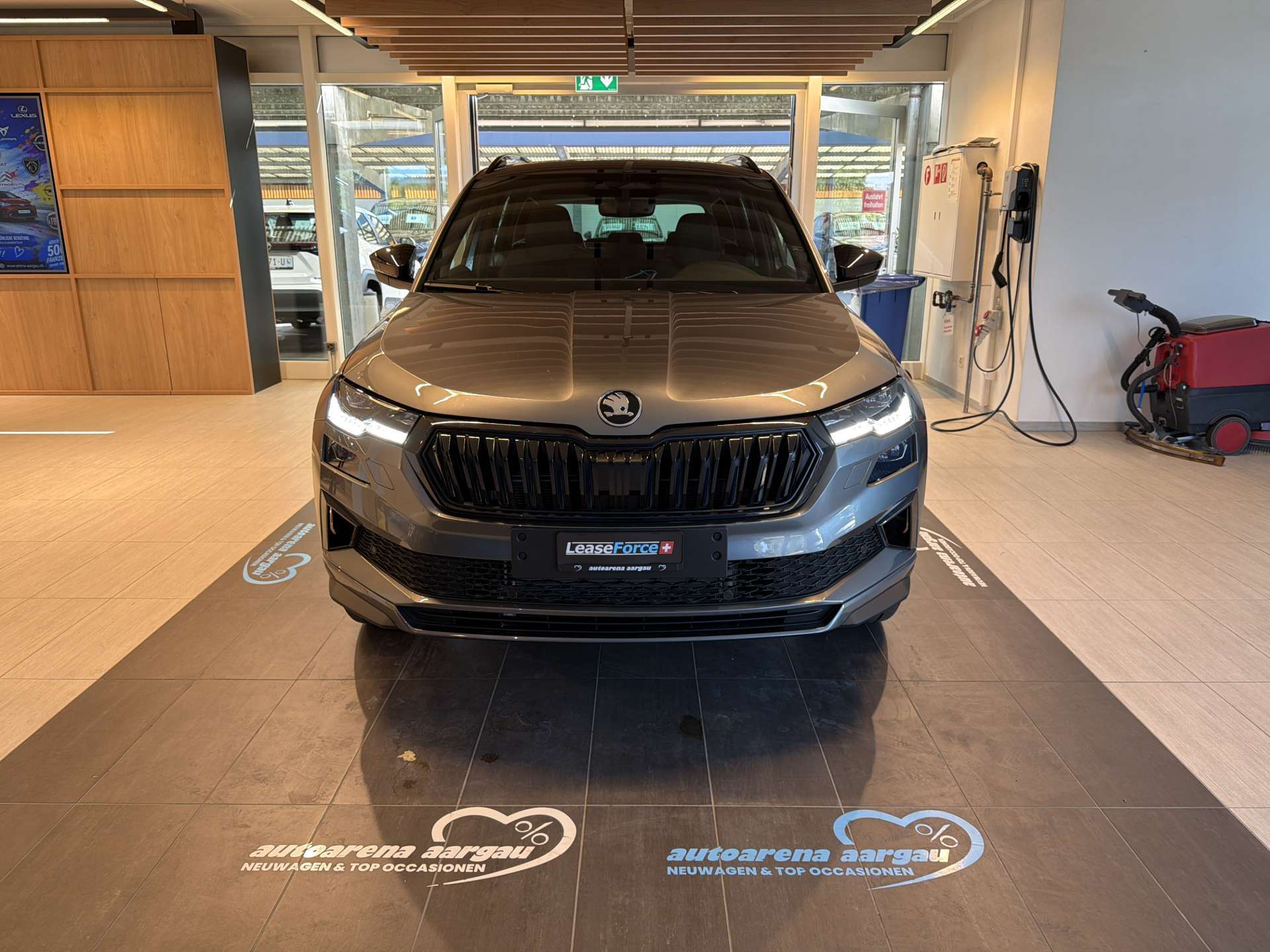 SKODA Karoq 2.0 TSi SportLine 4x4 DSG-Automat-image-10