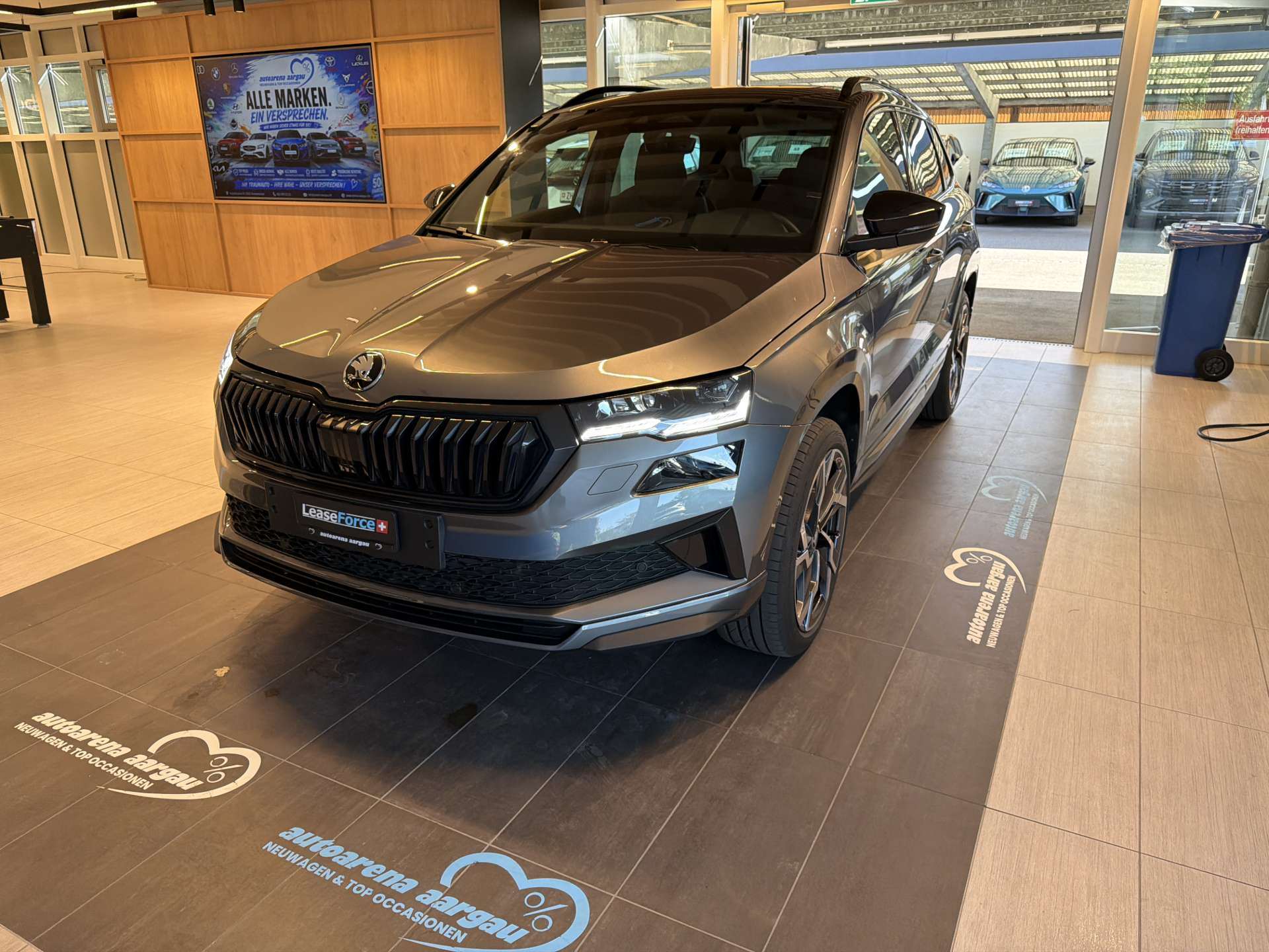 SKODA Karoq 2.0 TSi SportLine 4x4 DSG-Automat-image-0