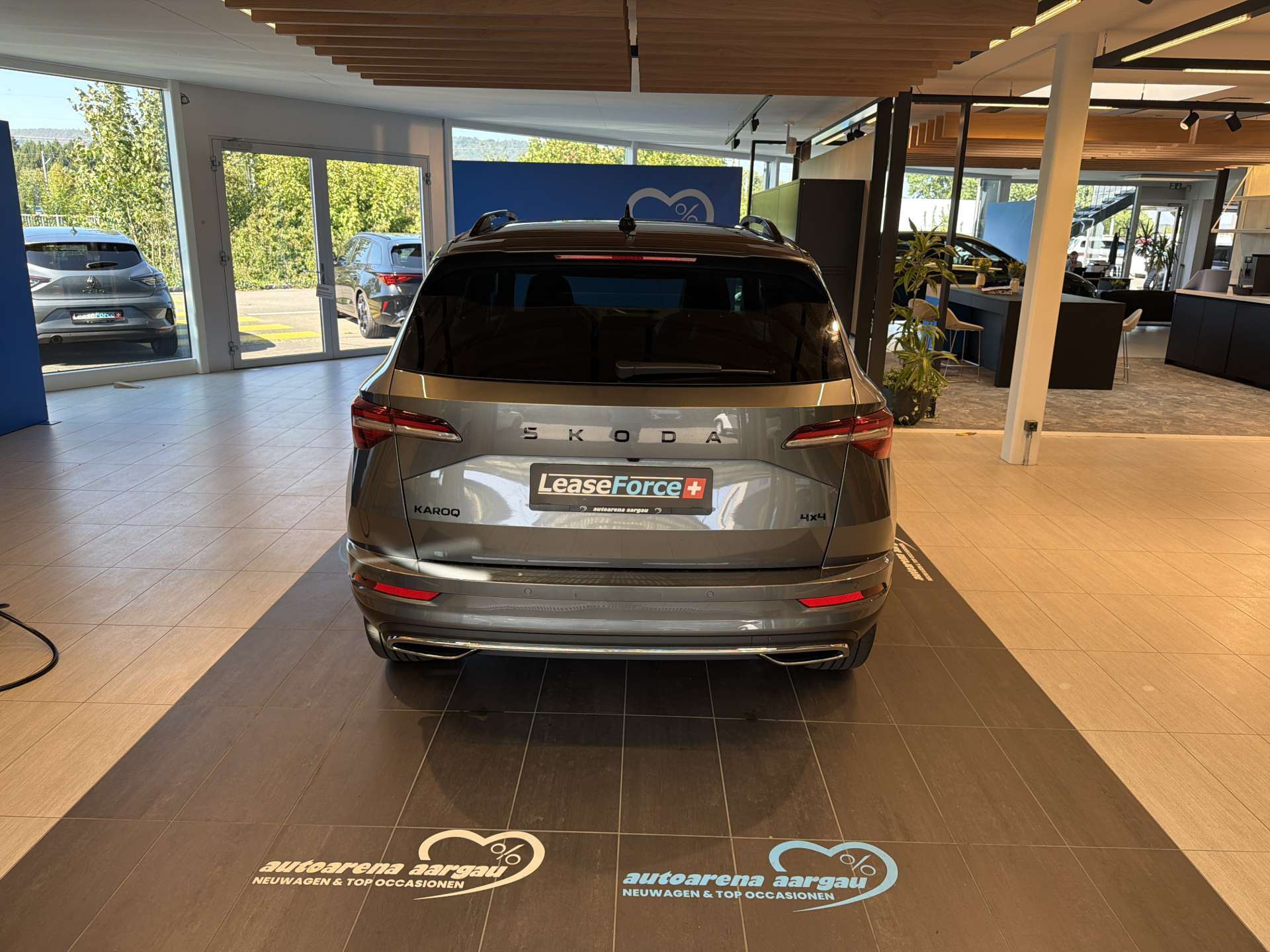 SKODA Karoq 2.0 TSi SportLine 4x4 DSG-Automat-image-12