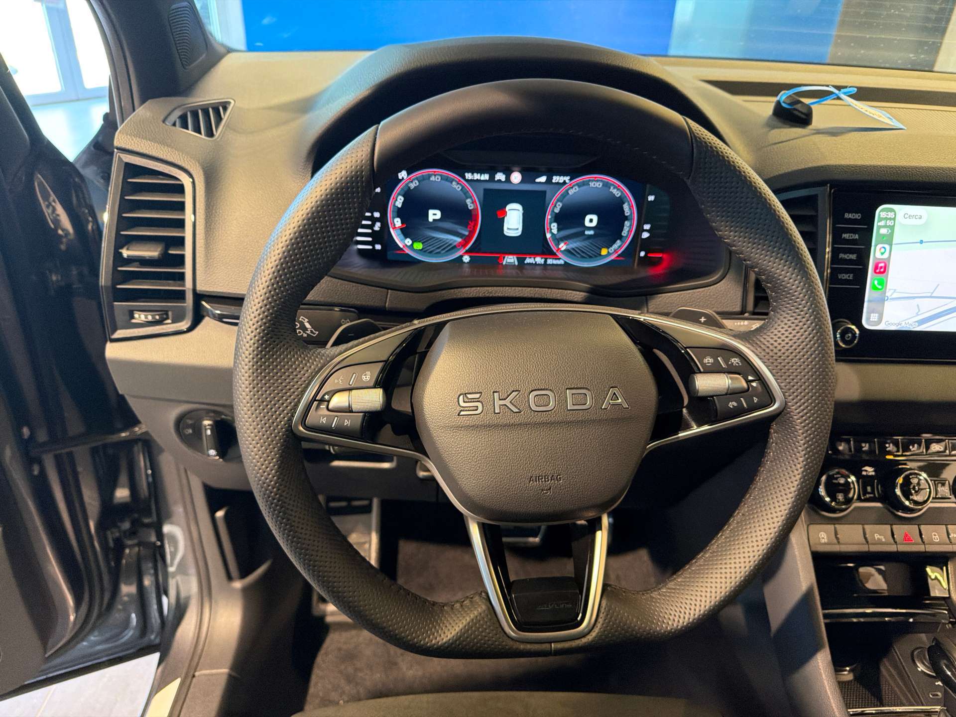 SKODA Karoq 2.0 TSi SportLine 4x4 DSG-Automat-image-15