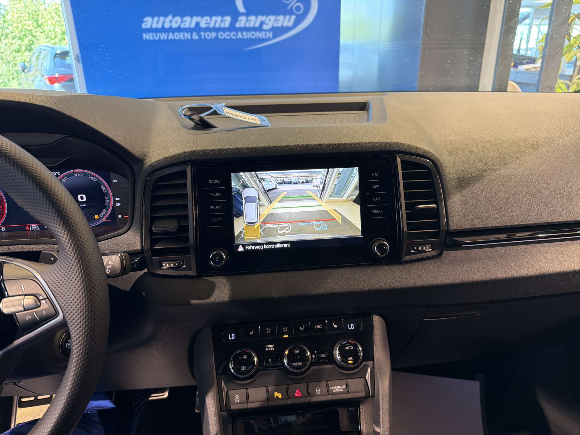 SKODA Karoq 2.0 TSi SportLine 4x4 DSG-Automat-image-9