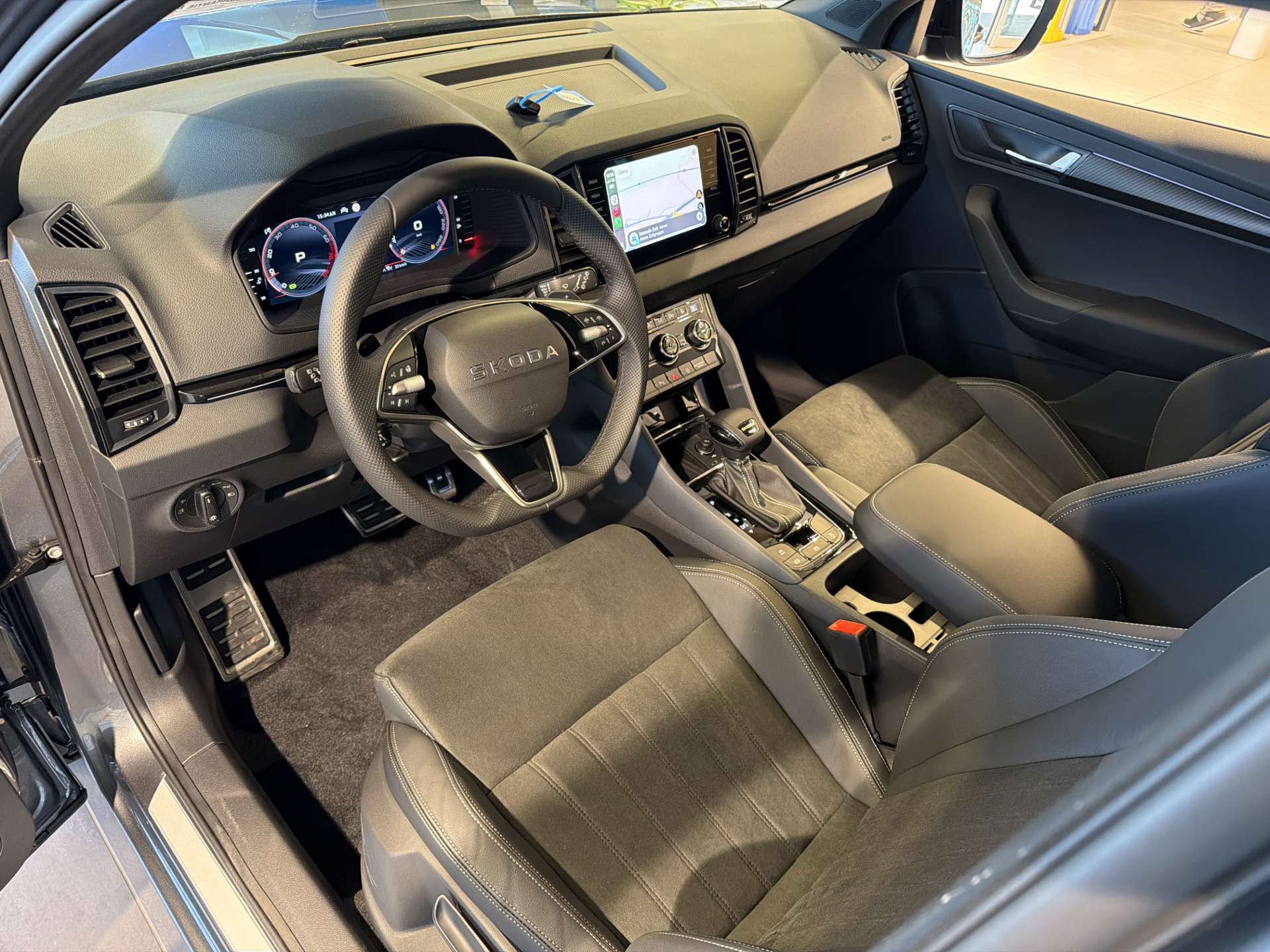 SKODA Karoq 2.0 TSi SportLine 4x4 DSG-Automat-image-5