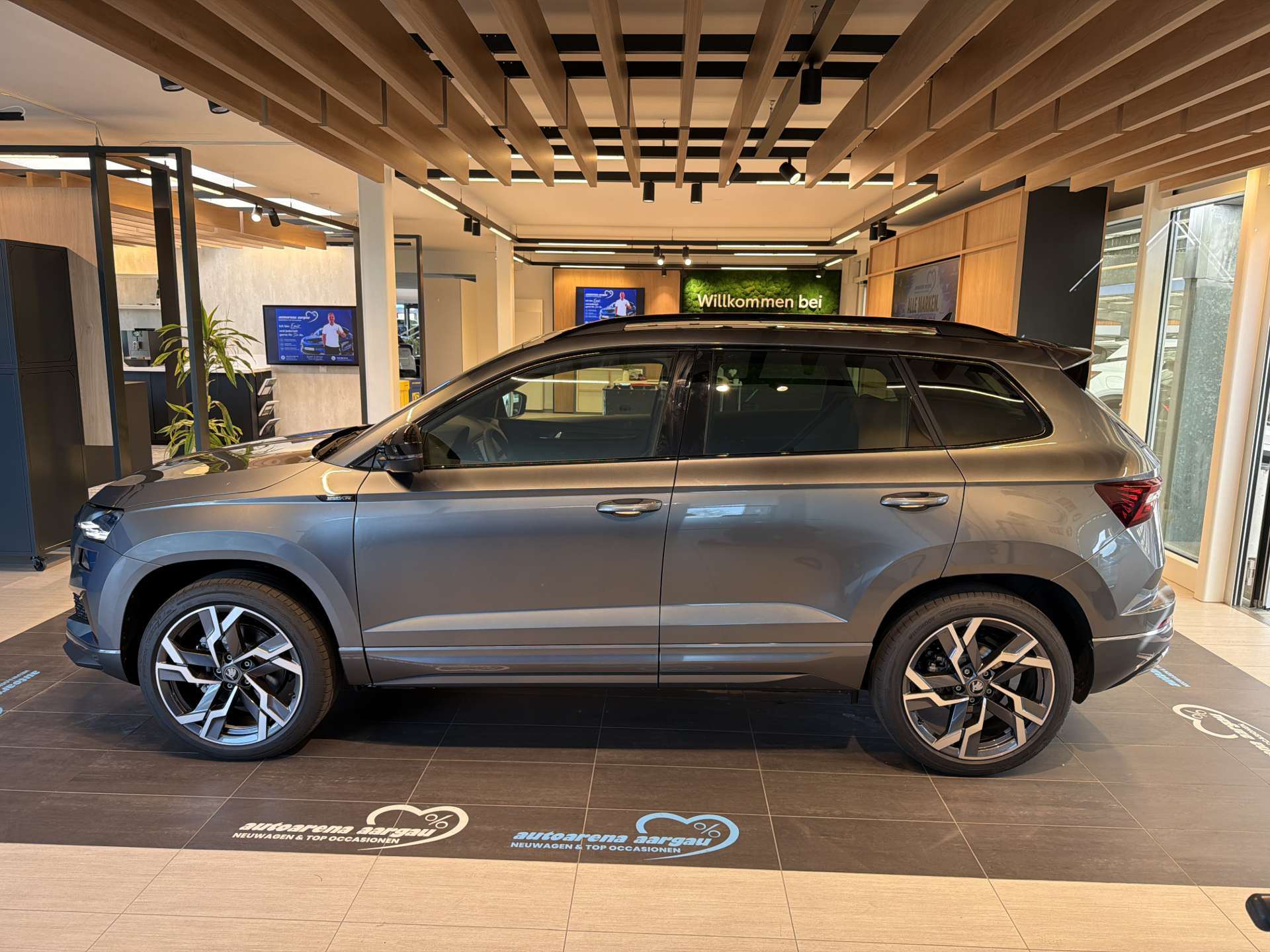 SKODA Karoq 2.0 TSi SportLine 4x4 DSG-Automat-image-13