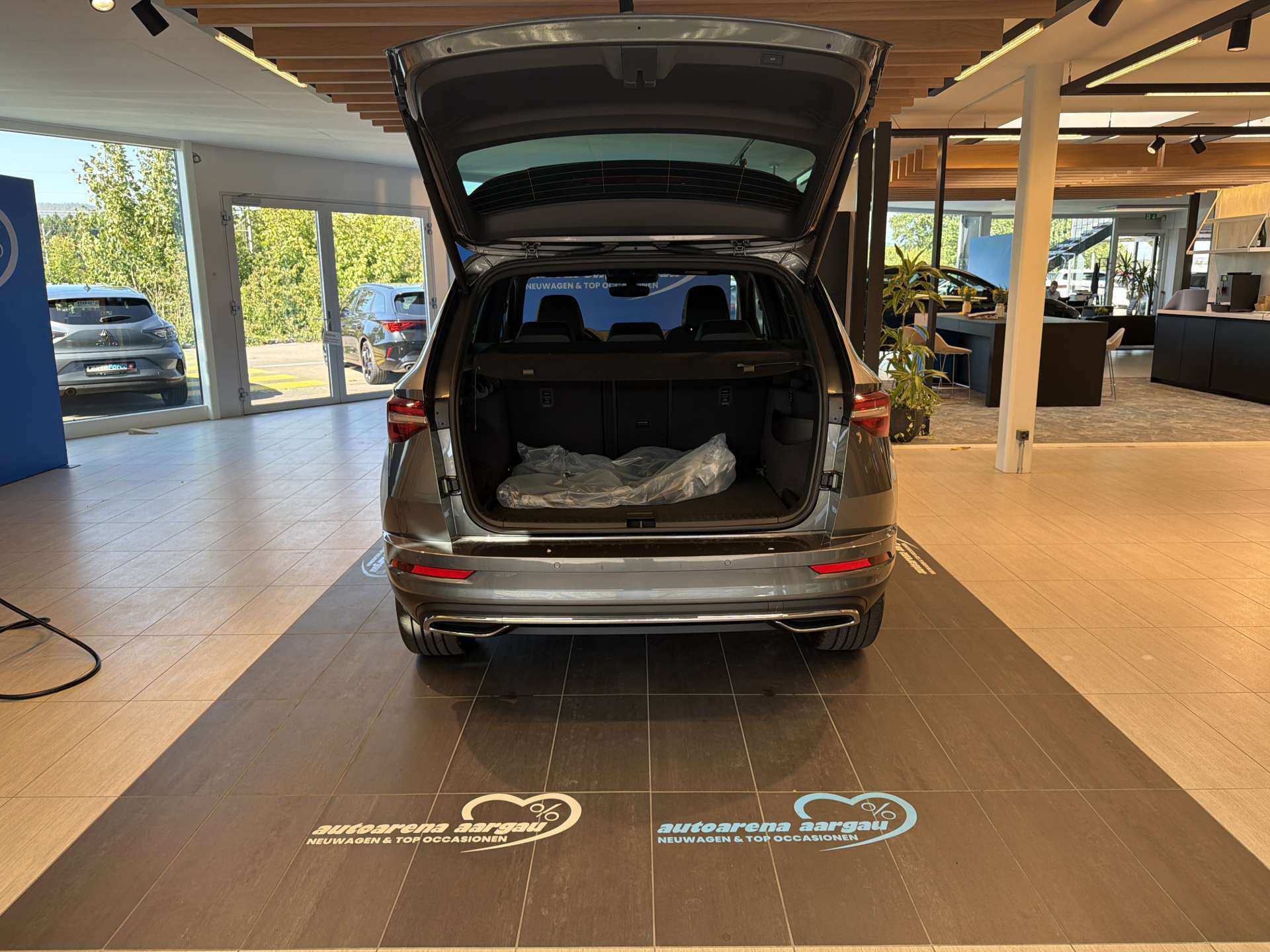 SKODA Karoq 2.0 TSi SportLine 4x4 DSG-Automat-image-7