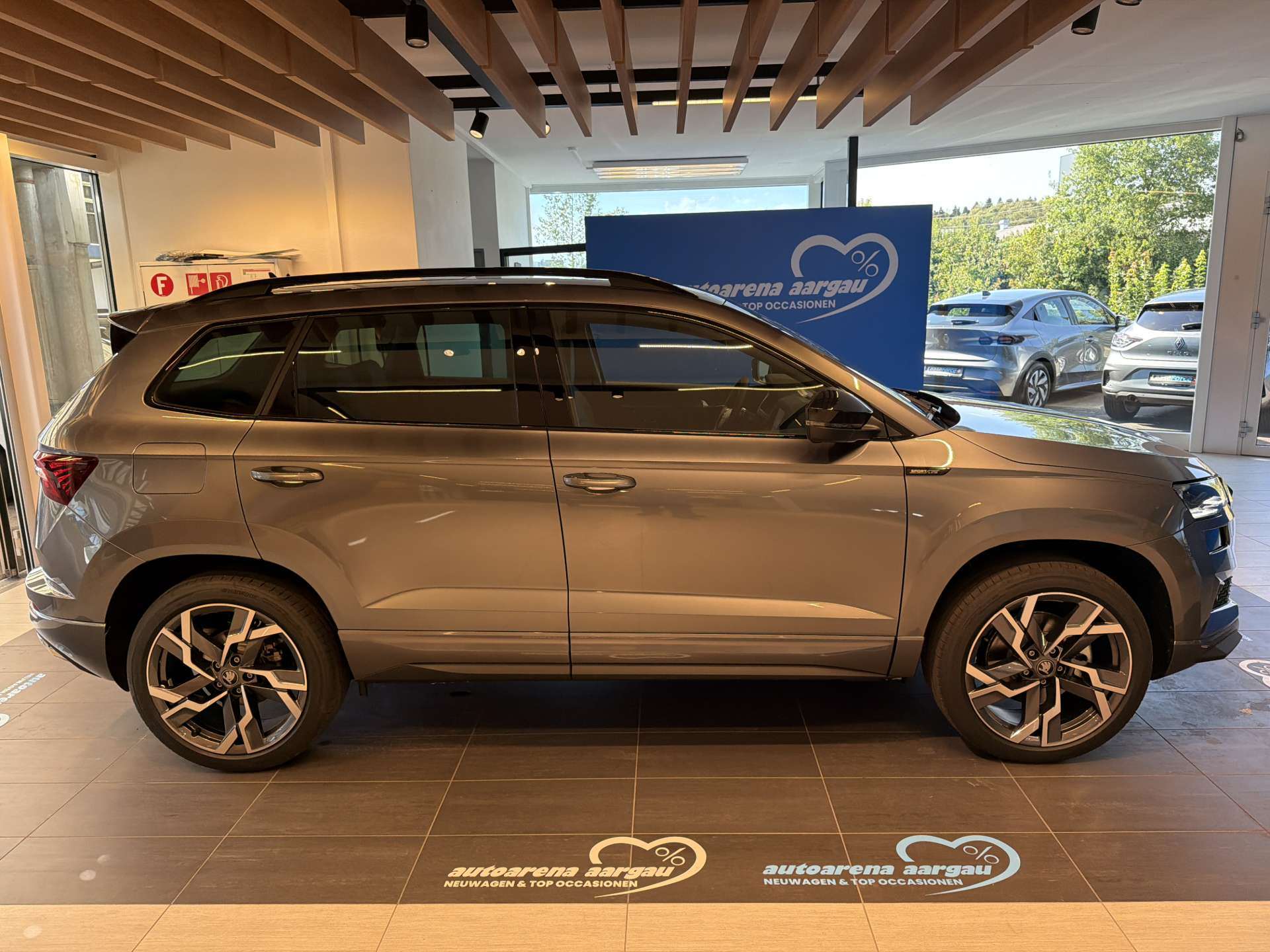 SKODA Karoq 2.0 TSi SportLine 4x4 DSG-Automat-image-11