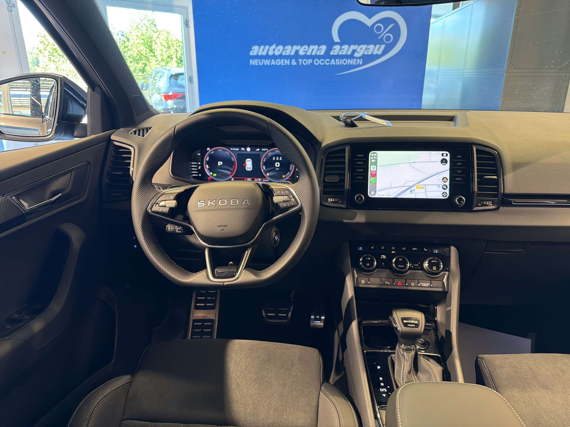 SKODA Karoq 2.0 TSi SportLine 4x4 DSG-Automat-image-4