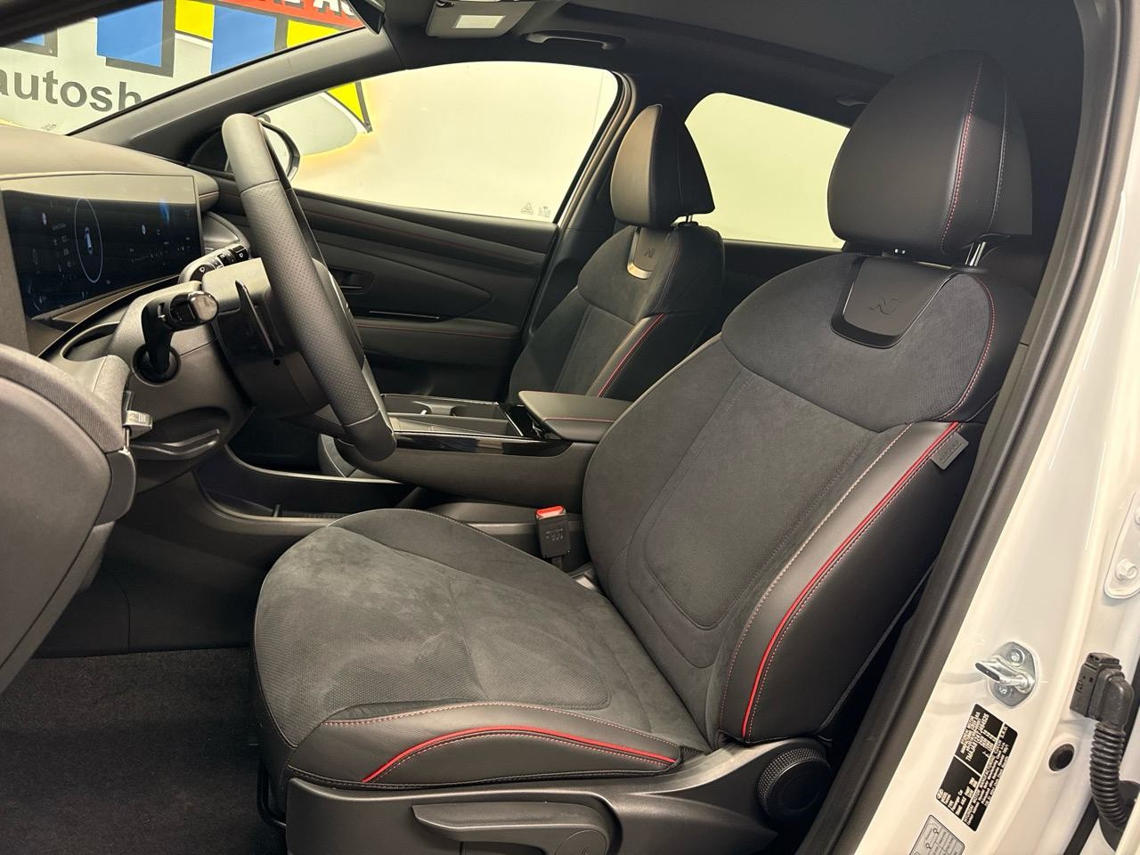 HYUNDAI Tucson 1.6 TGDI PHEV N-Line Black 4WD 288PS-image-3