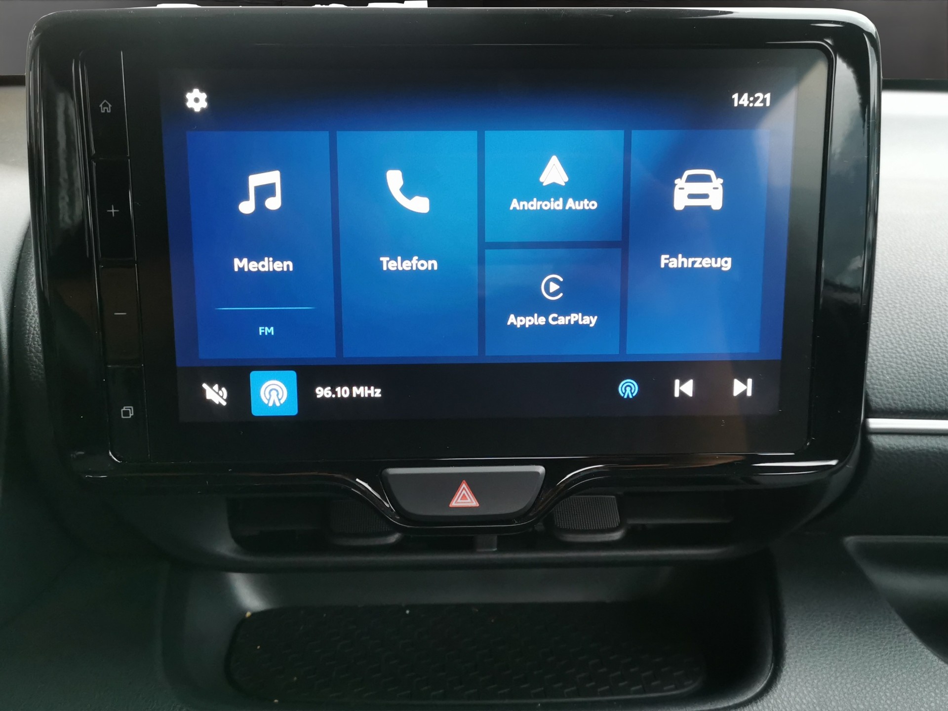 MAZDA 2 Hybrid Centre-line-image-18