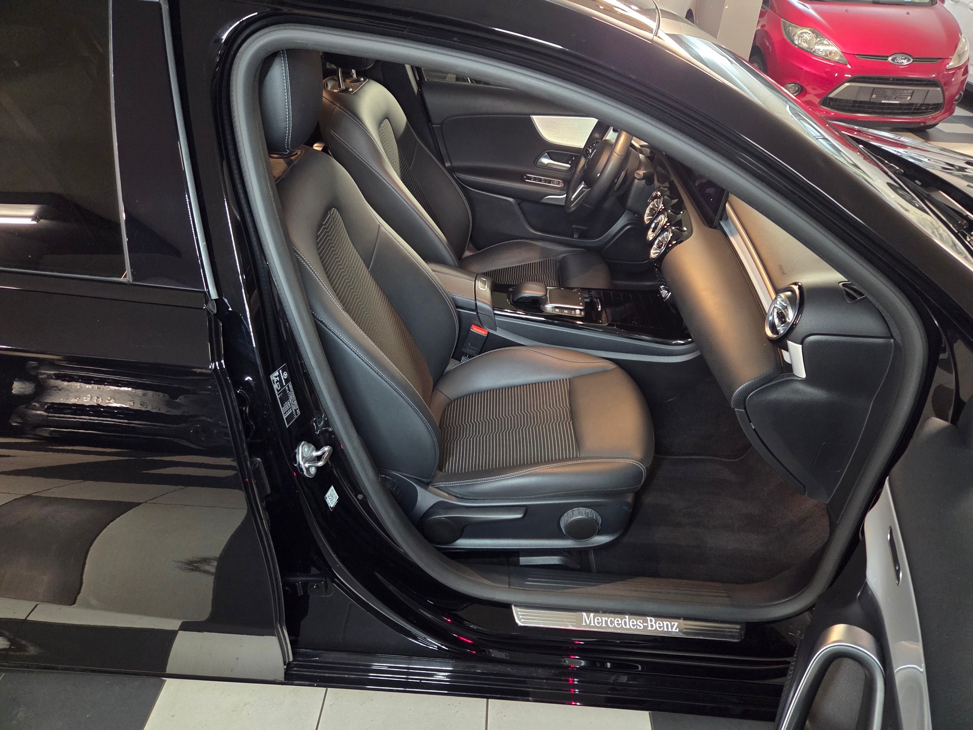 MERCEDES-BENZ A 180 AMG Line 7G-DCT-image-13