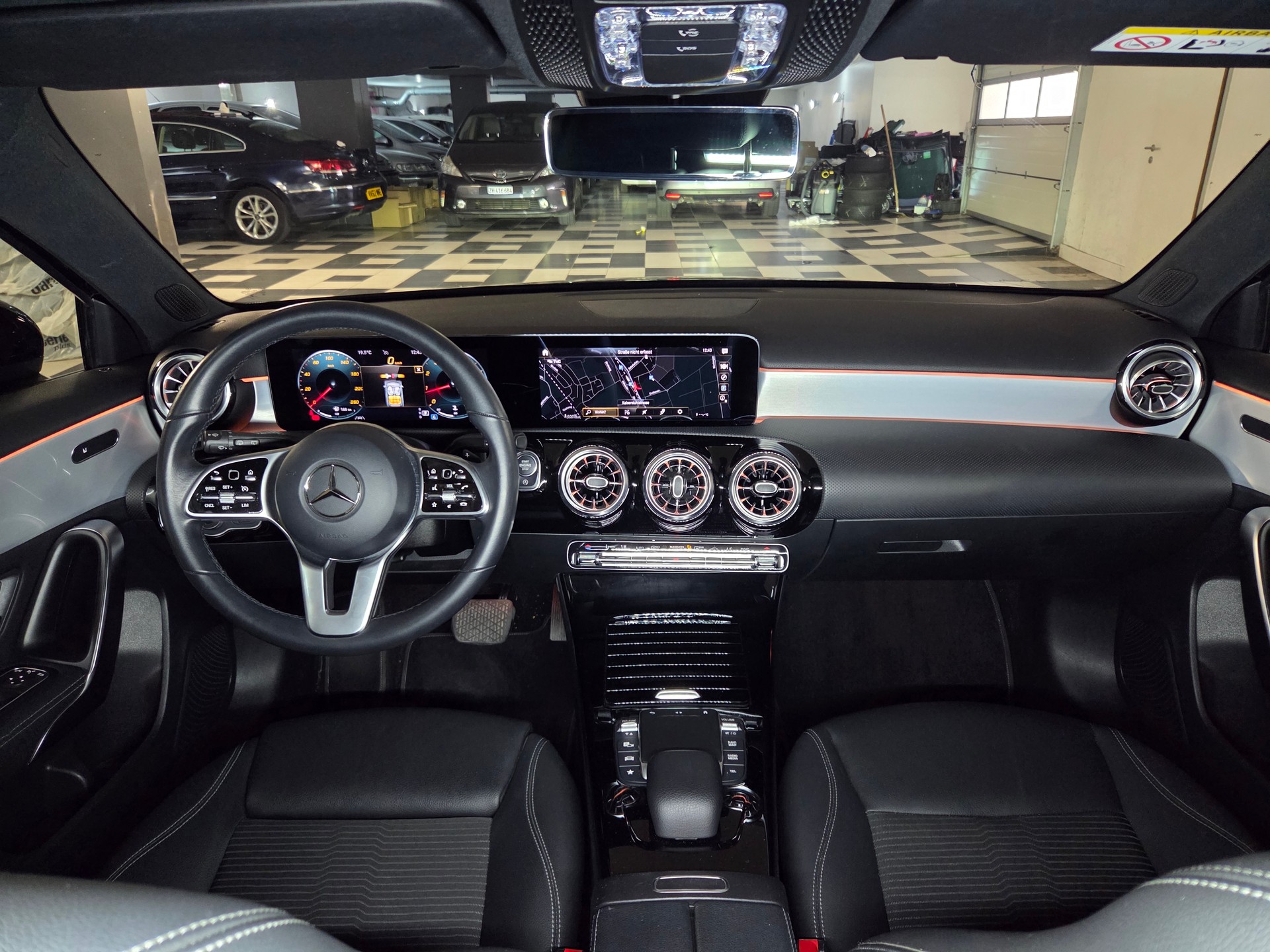 MERCEDES-BENZ A 180 AMG Line 7G-DCT-image-14