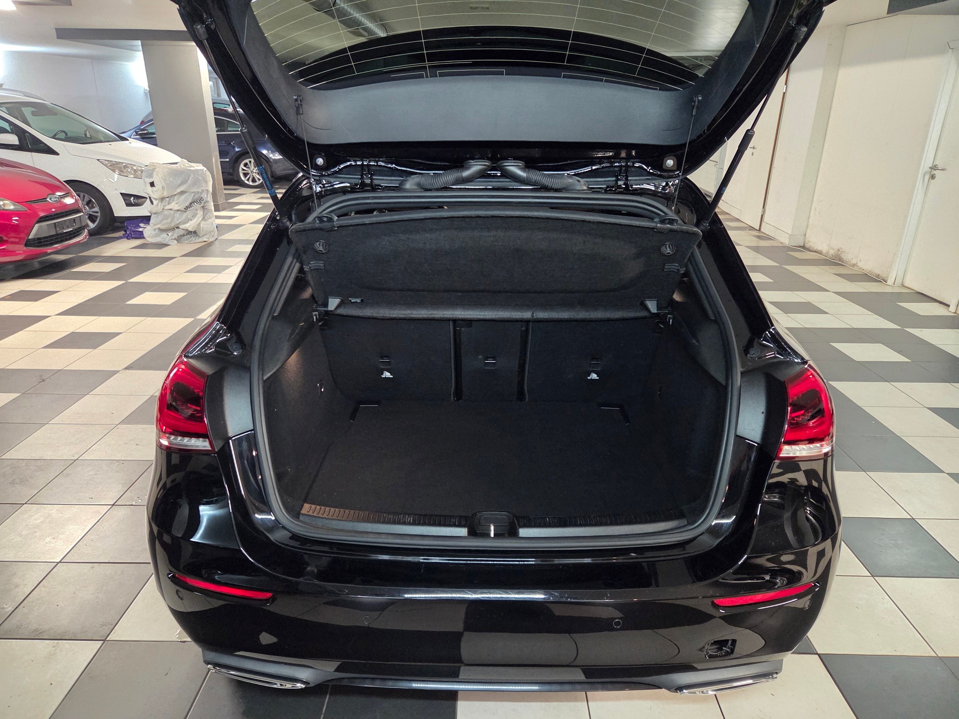 MERCEDES-BENZ A 180 AMG Line 7G-DCT-image-11