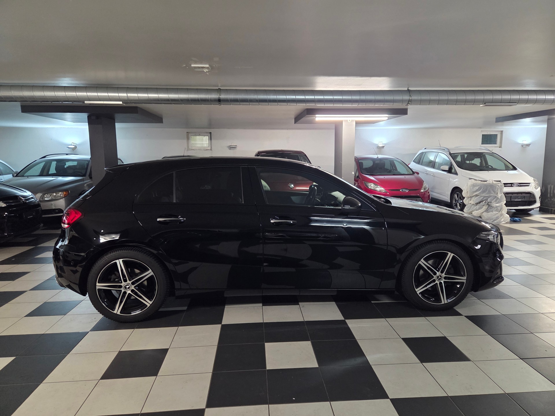 MERCEDES-BENZ A 180 AMG Line 7G-DCT-image-5
