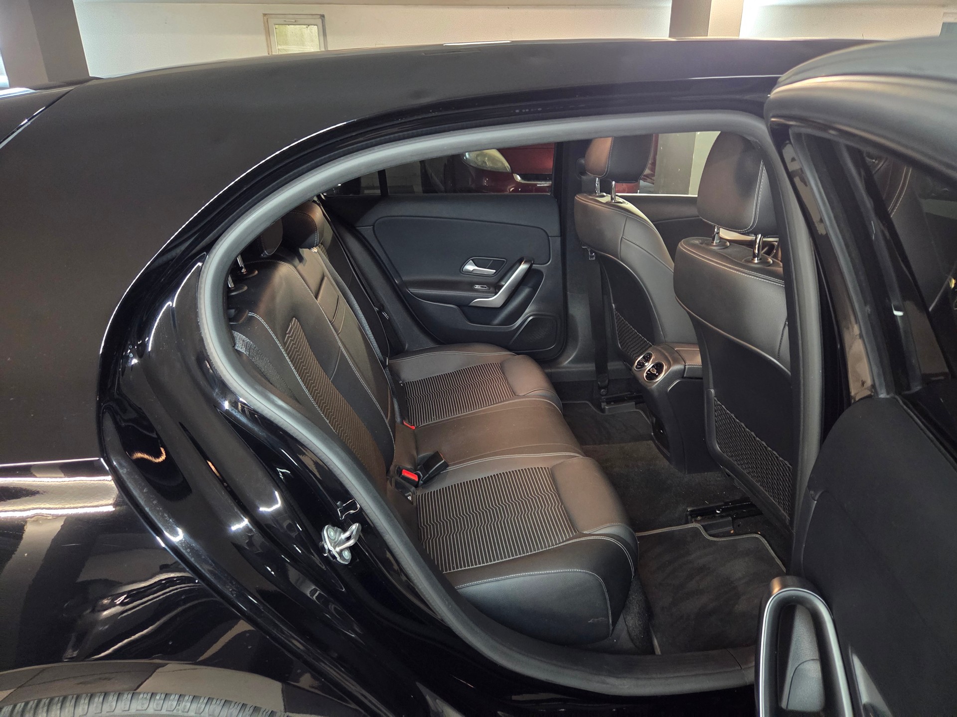 MERCEDES-BENZ A 180 AMG Line 7G-DCT-image-12