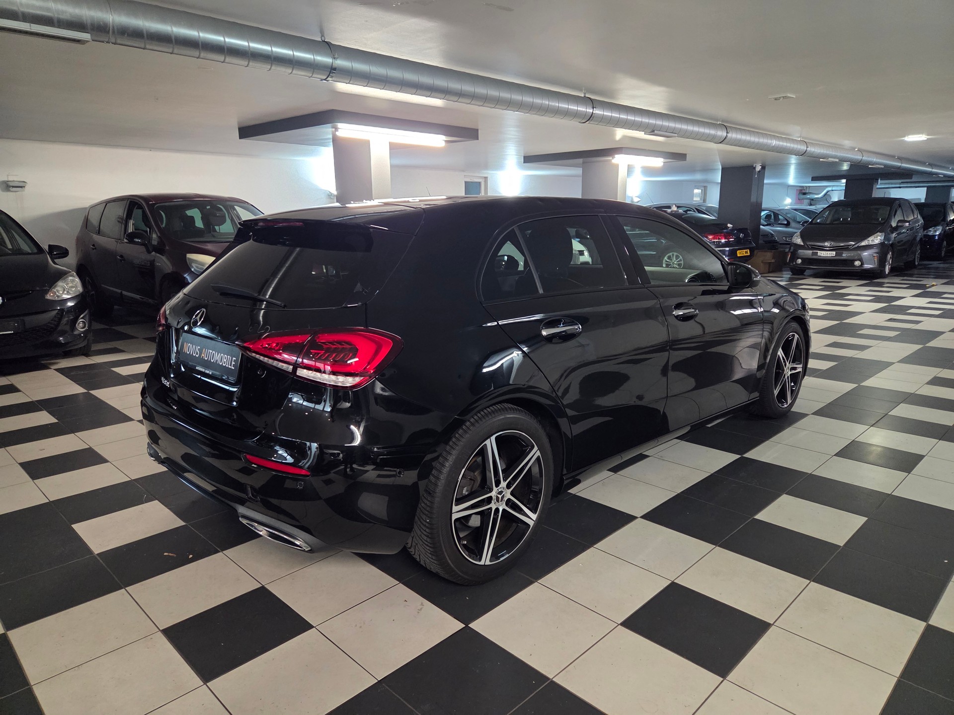 MERCEDES-BENZ A 180 AMG Line 7G-DCT-image-4