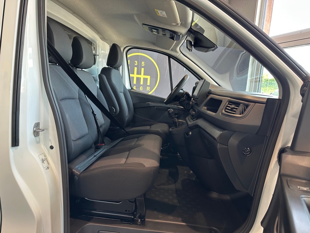 RENAULT Trafic 2.0 Blue dCi 130 Advance L1H1 EN-image-9