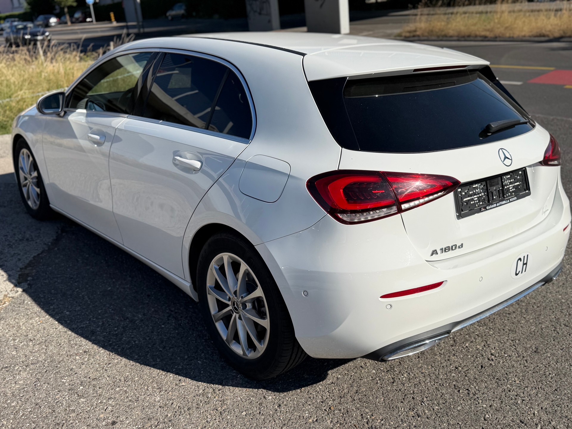 MERCEDES-BENZ A 180 d-image-4