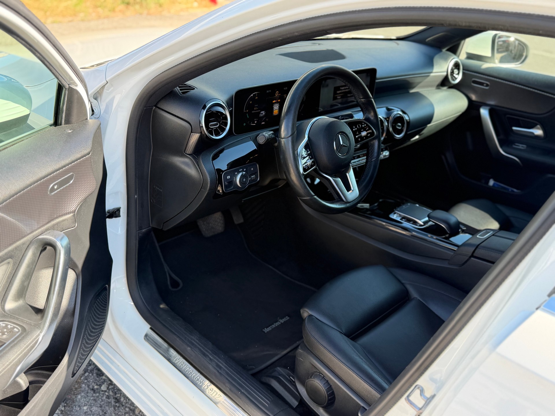 MERCEDES-BENZ A 180 d-image-6