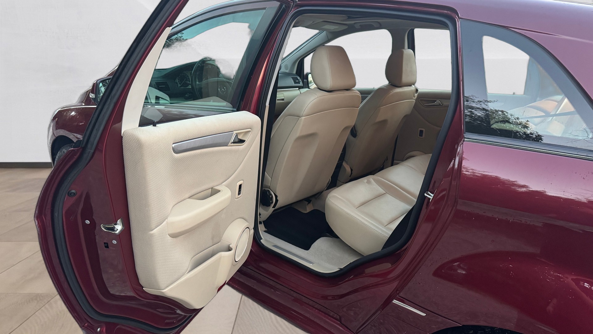 MERCEDES-BENZ B 180-image-11