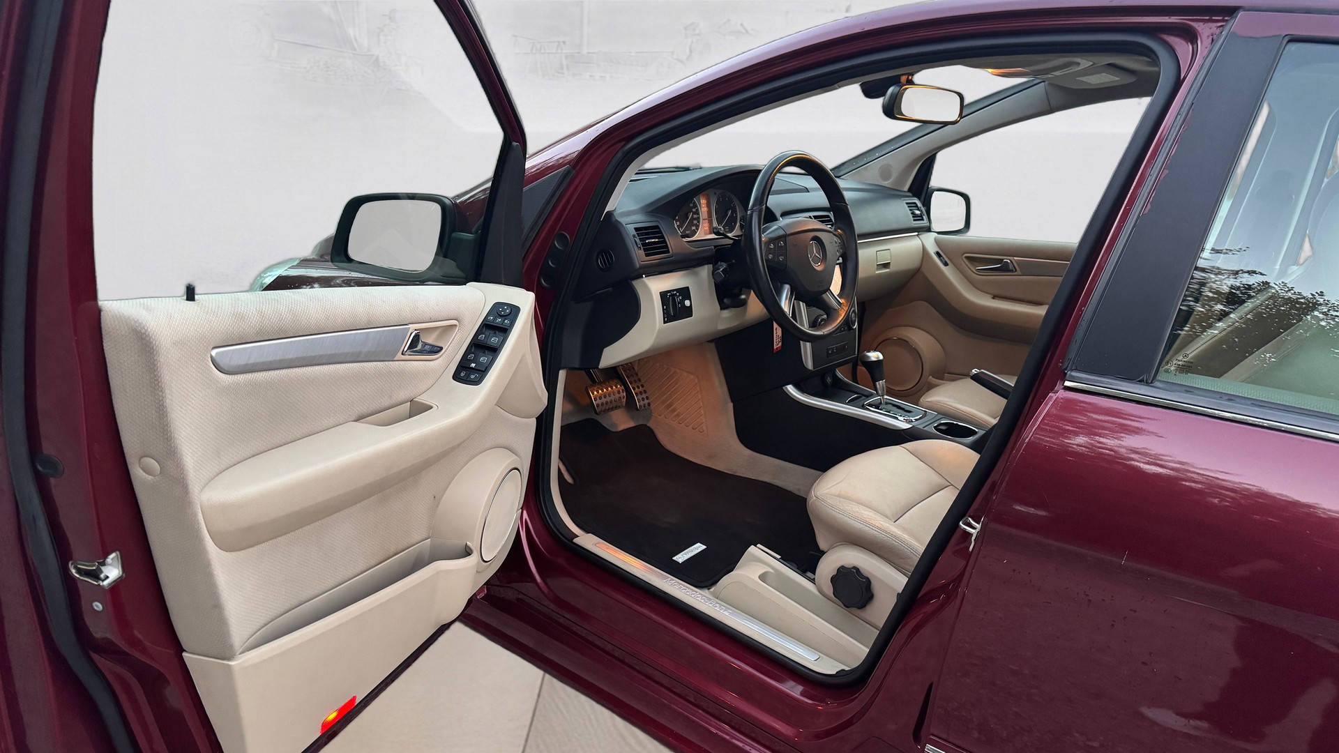 MERCEDES-BENZ B 180-image-16