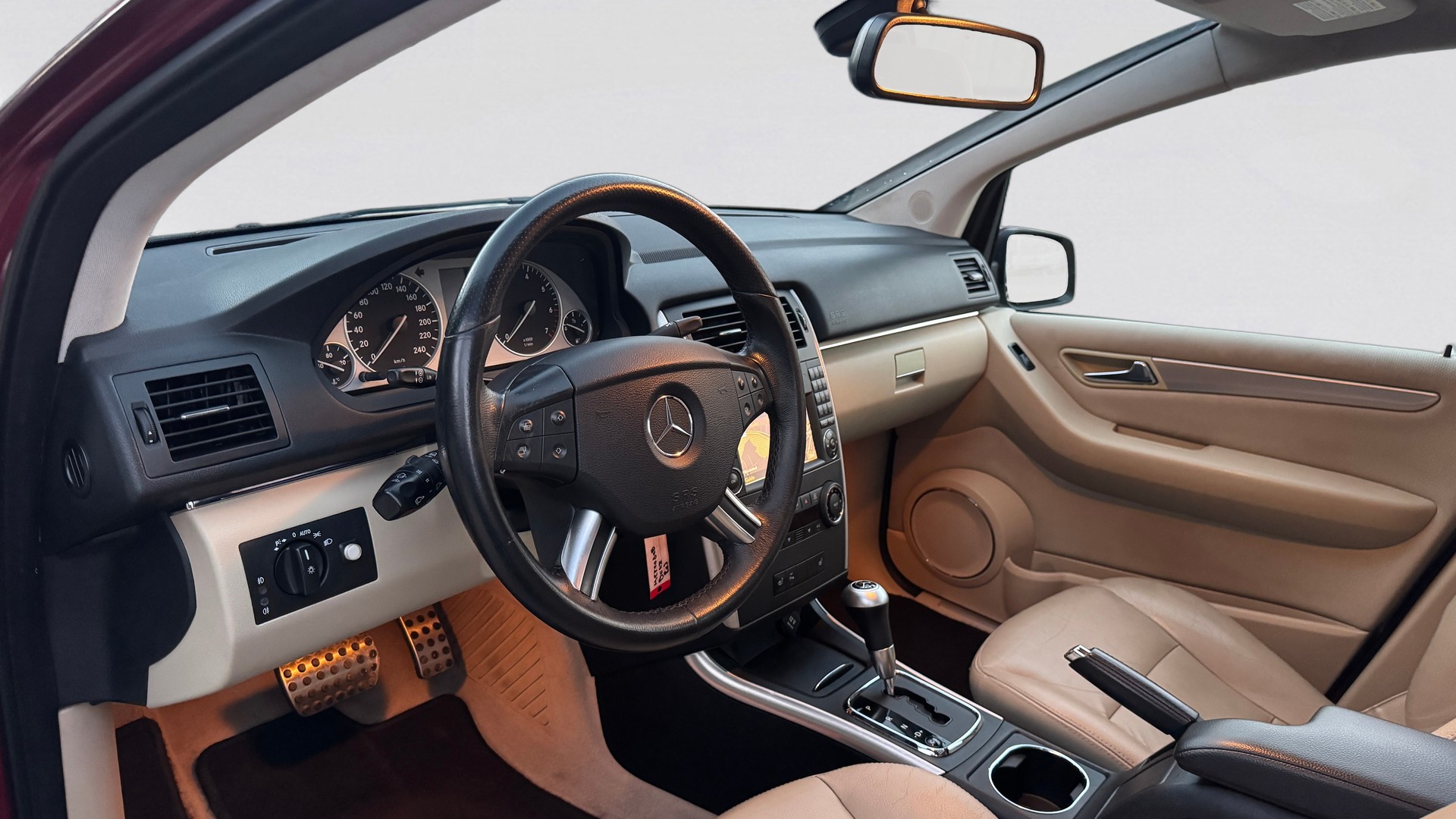 MERCEDES-BENZ B 180-image-18
