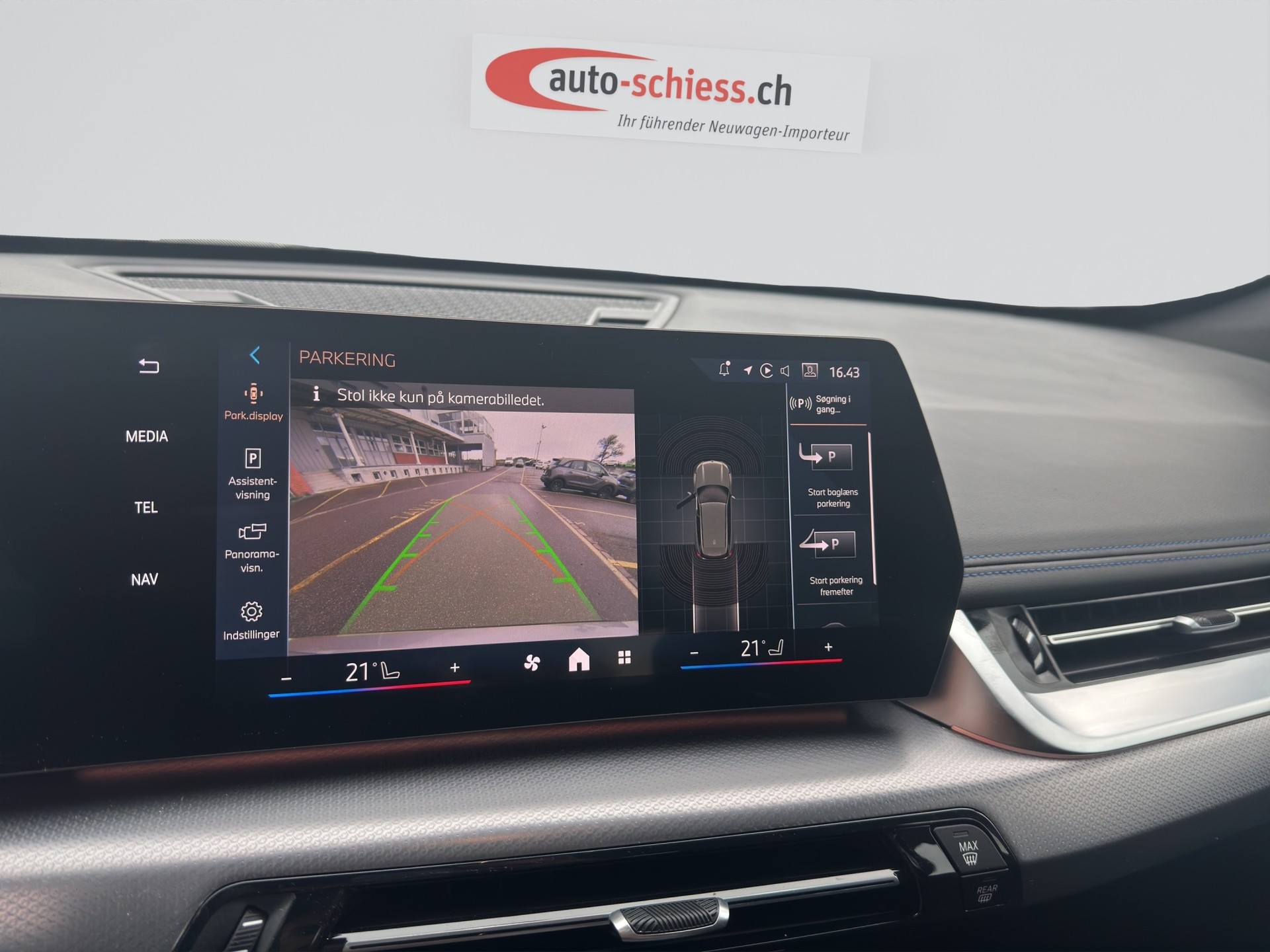 BMW X1 sDrive 18i M Sport Pro Shadow Line-image-12