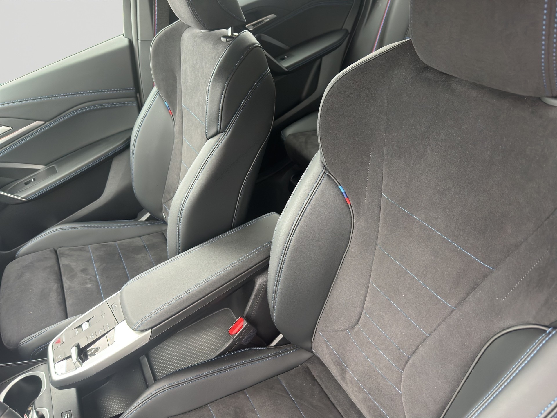 BMW X1 sDrive 18i M Sport Pro Shadow Line-image-5