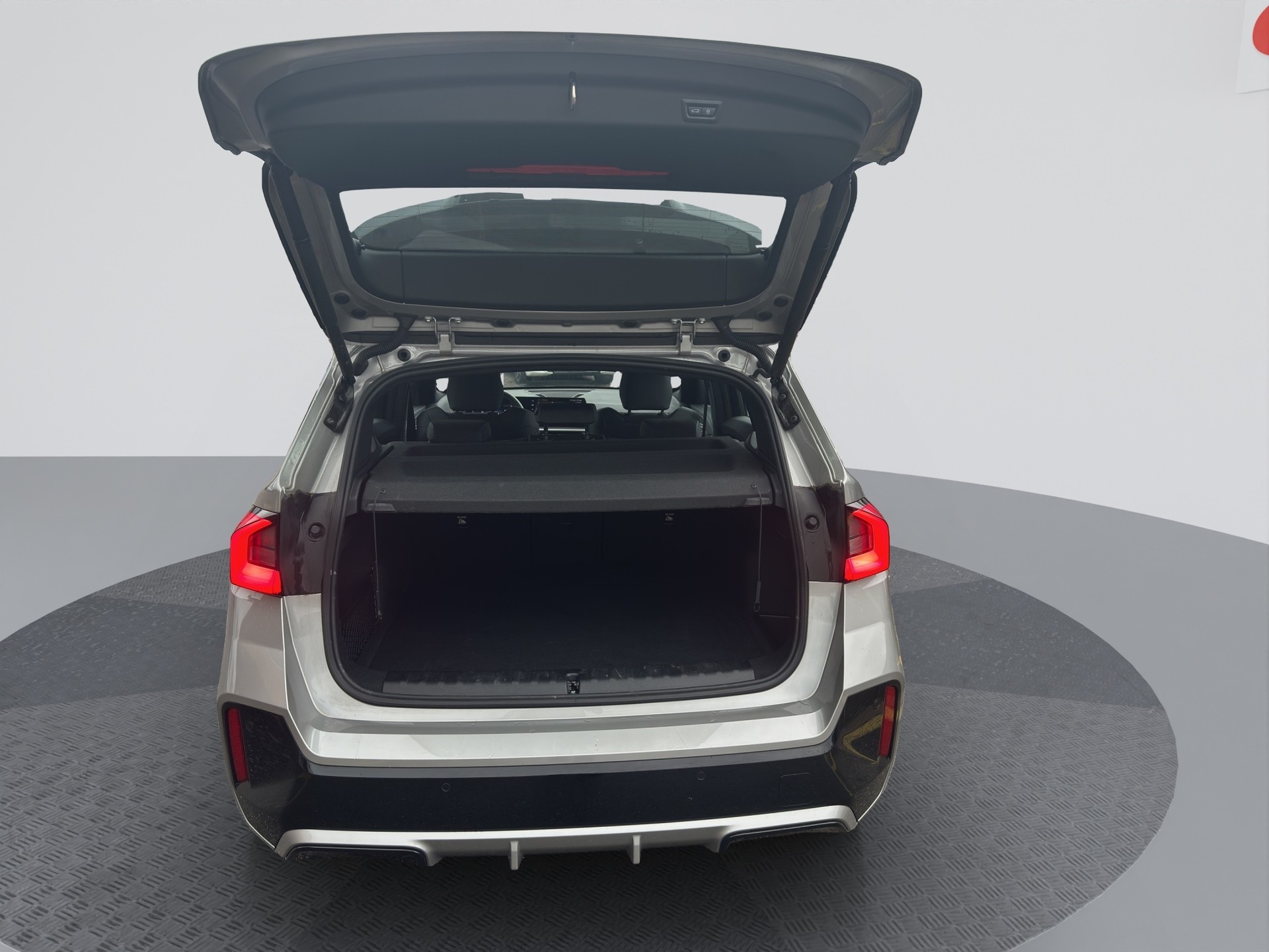 BMW X1 sDrive 18i M Sport Pro Shadow Line-image-14