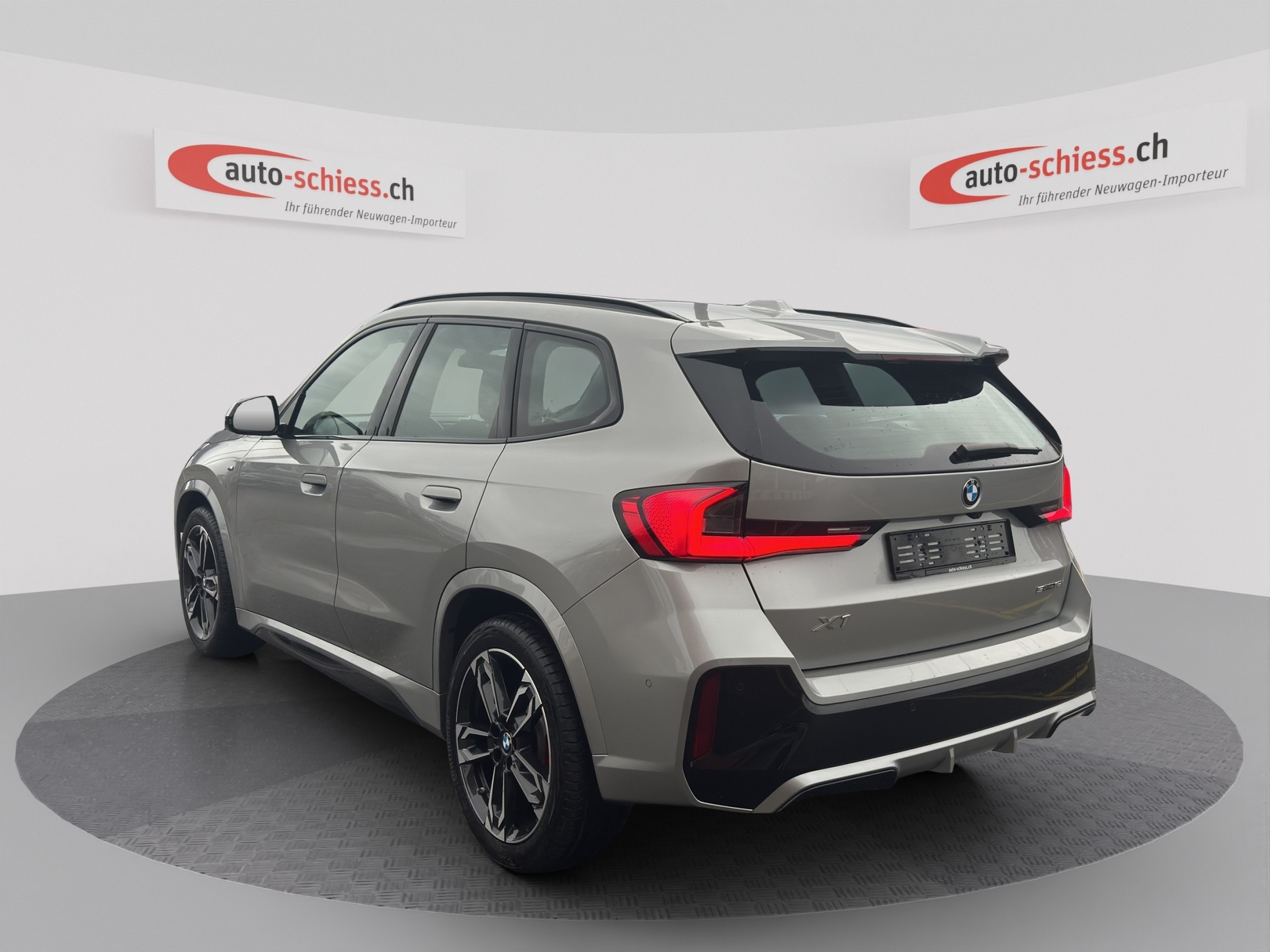 BMW X1 sDrive 18i M Sport Pro Shadow Line-image-2