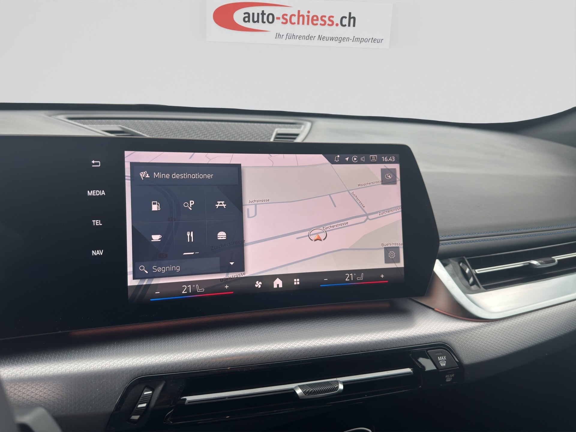 BMW X1 sDrive 18i M Sport Pro Shadow Line-image-11