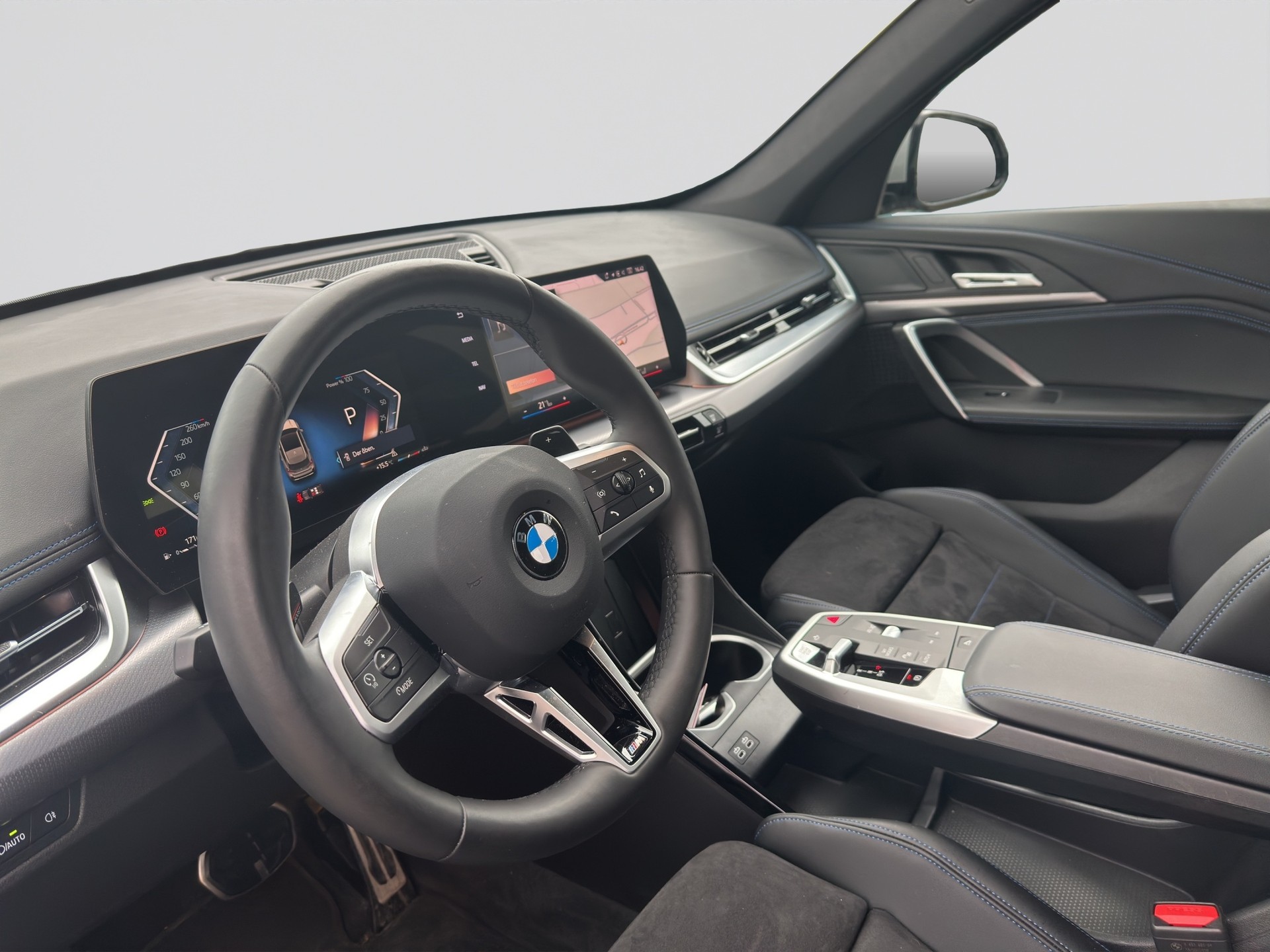 BMW X1 sDrive 18i M Sport Pro Shadow Line-image-6