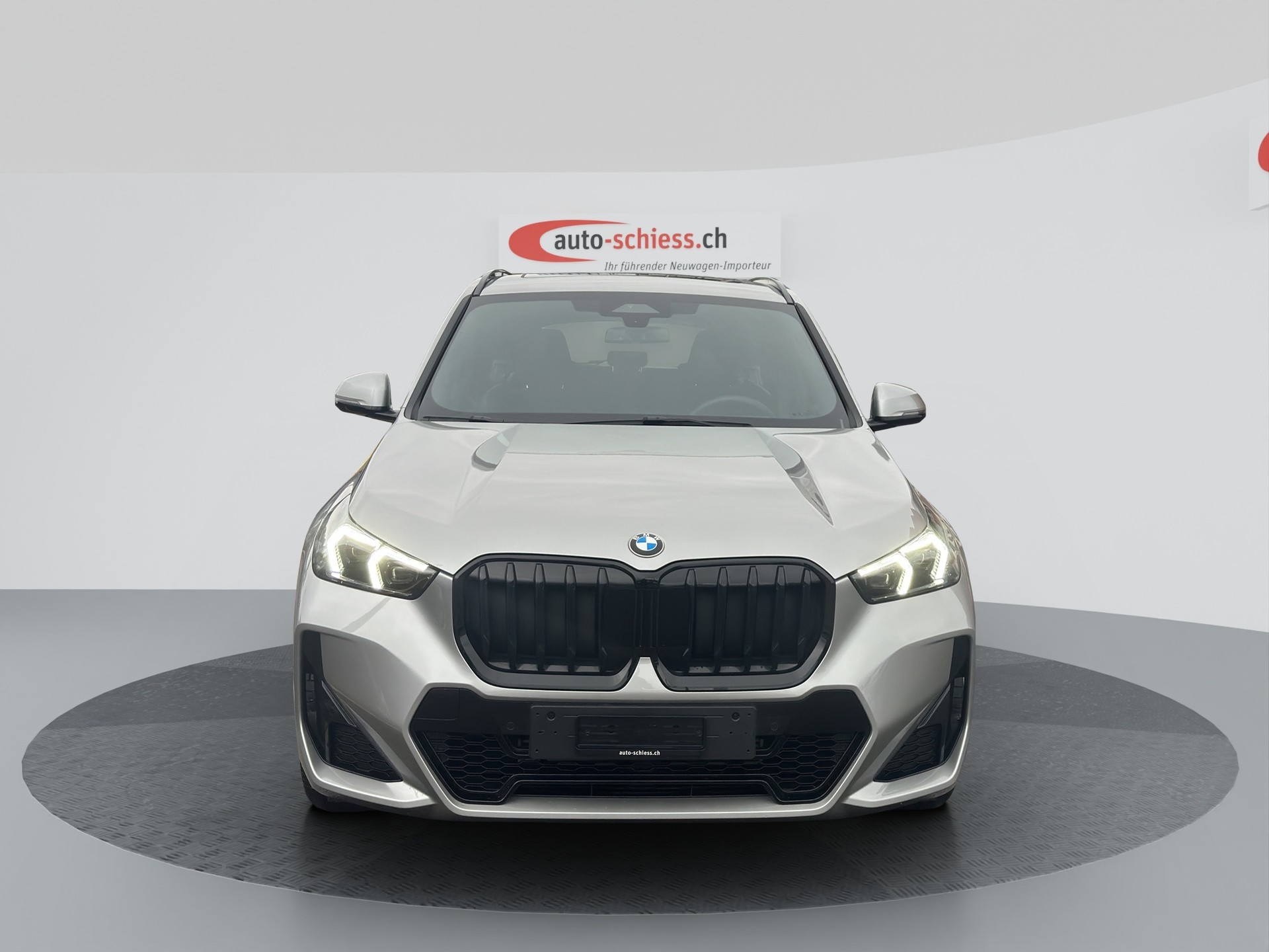 BMW X1 sDrive 18i M Sport Pro Shadow Line-image-1