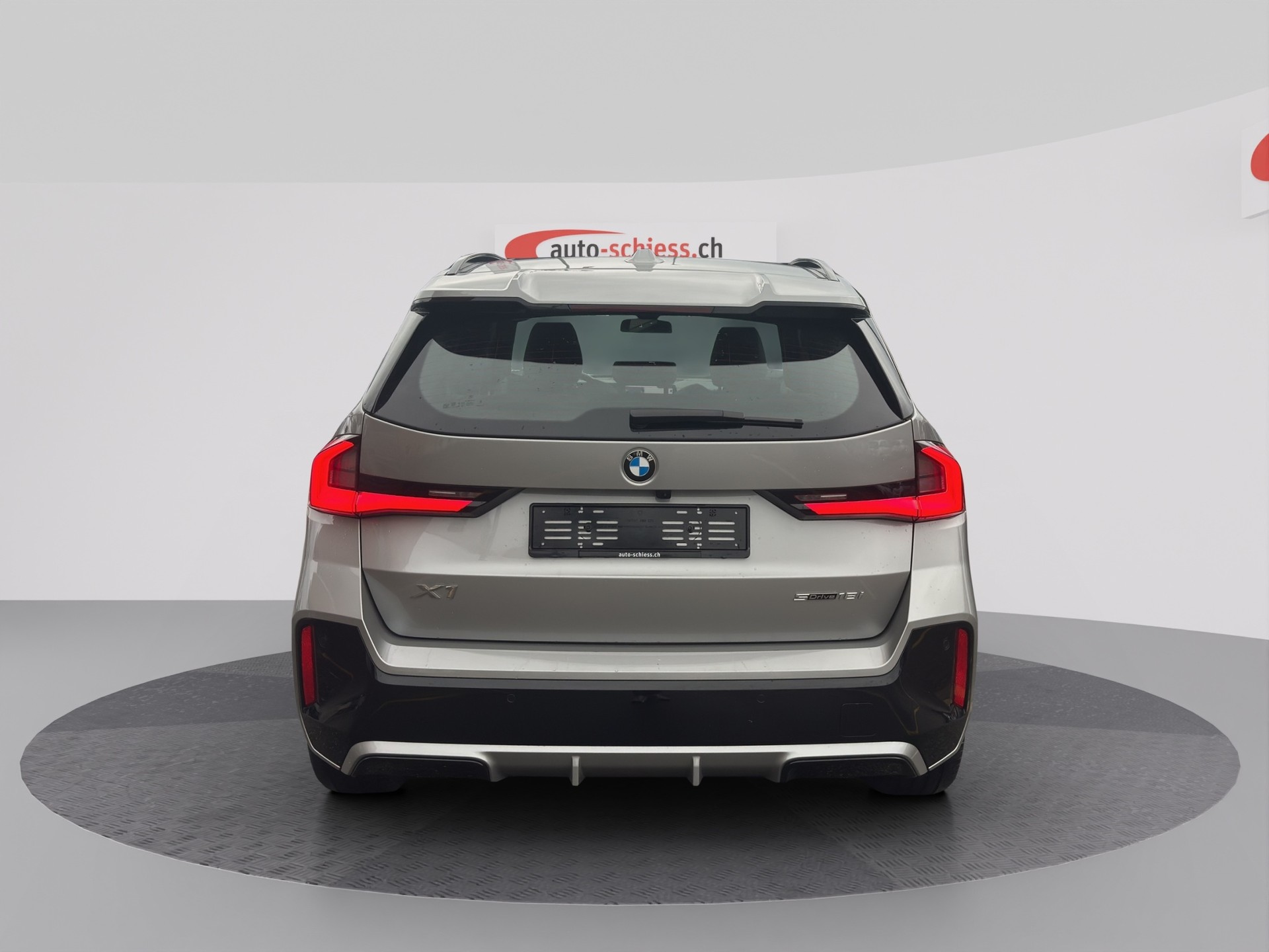 BMW X1 sDrive 18i M Sport Pro Shadow Line-image-3