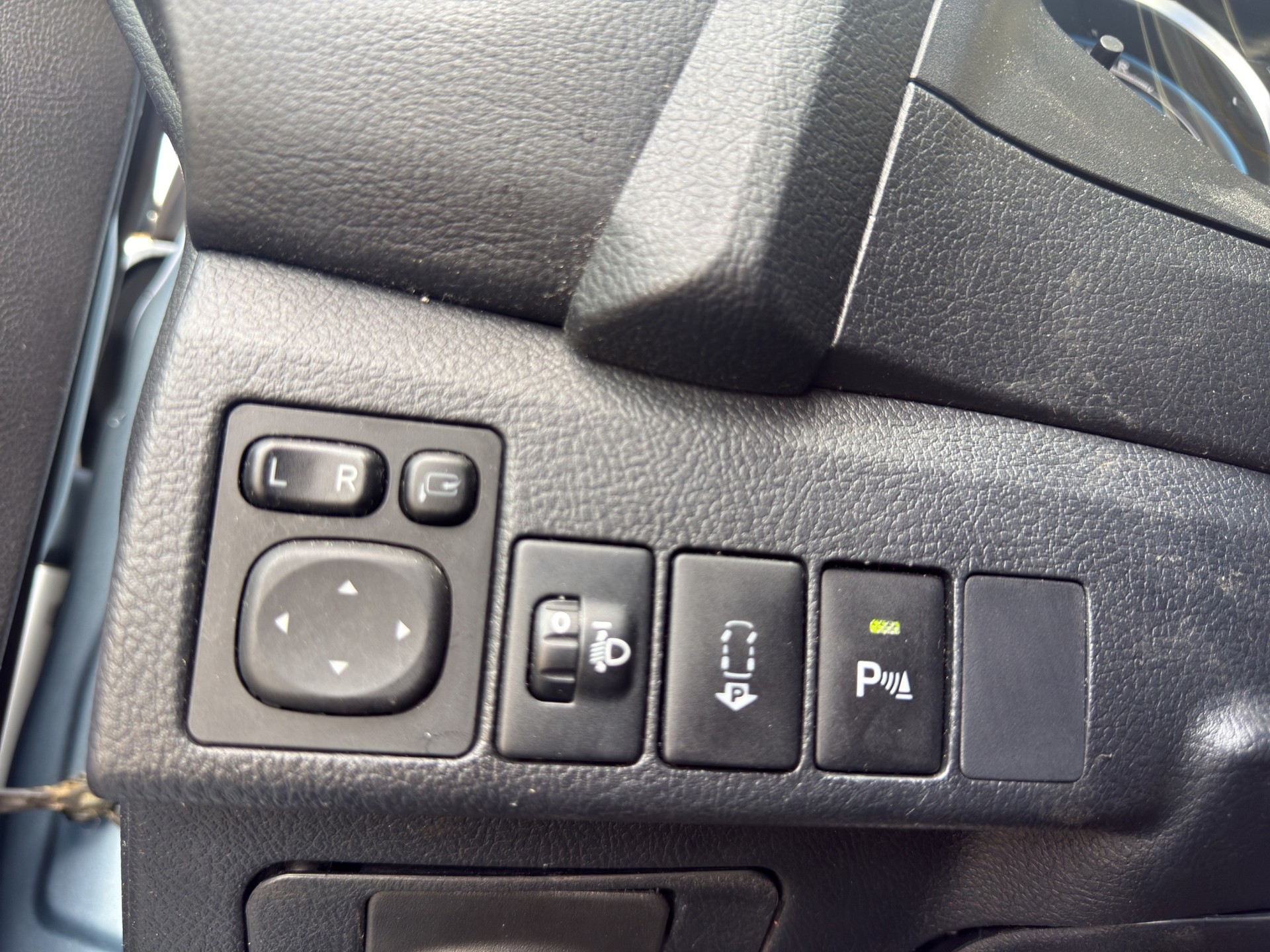 TOYOTA Auris 1.8 16V HSD-image-14