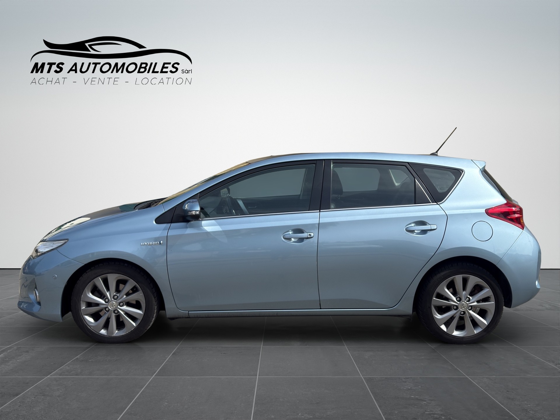 TOYOTA Auris 1.8 16V HSD-image-2
