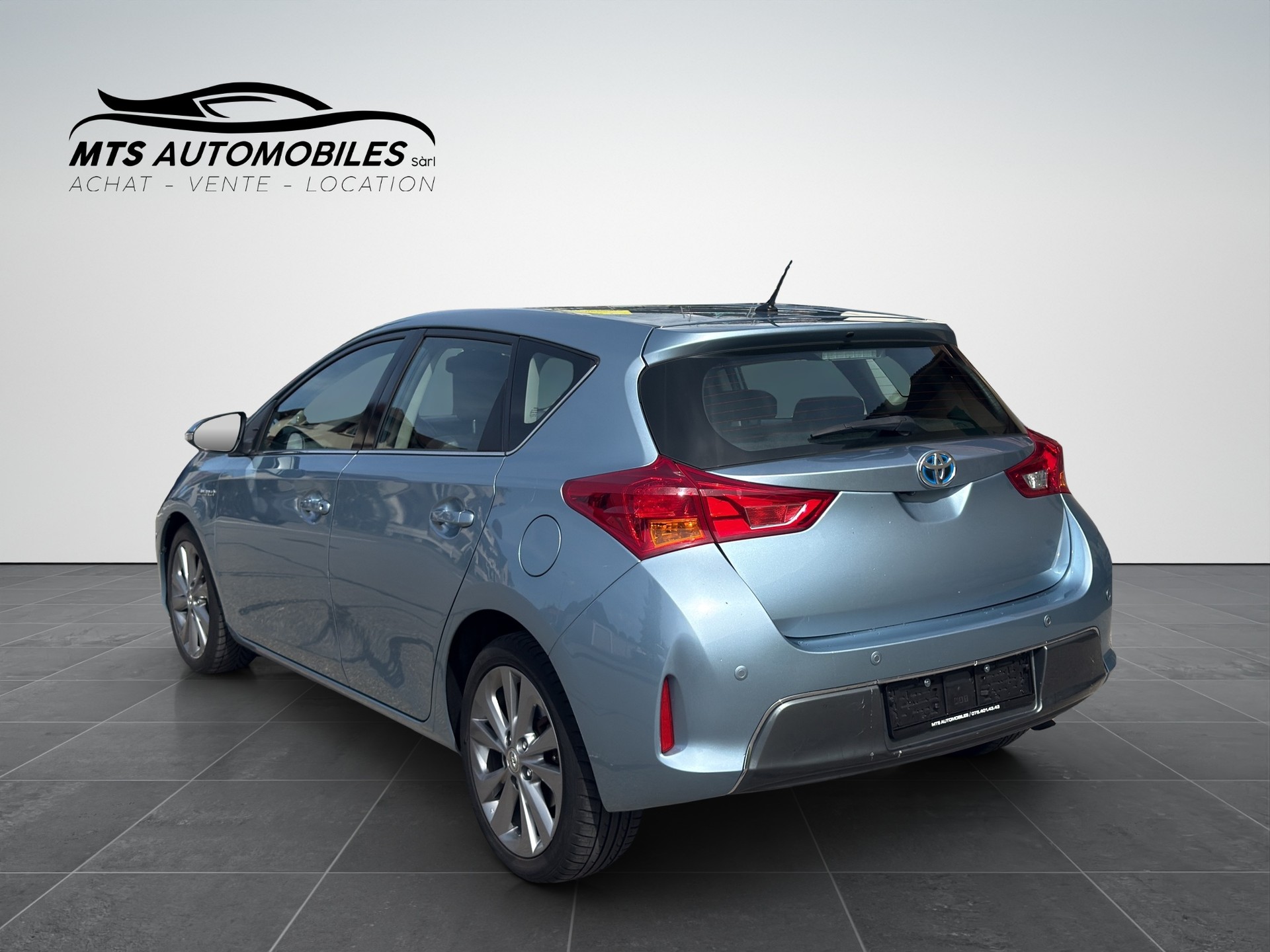 TOYOTA Auris 1.8 16V HSD-image-3