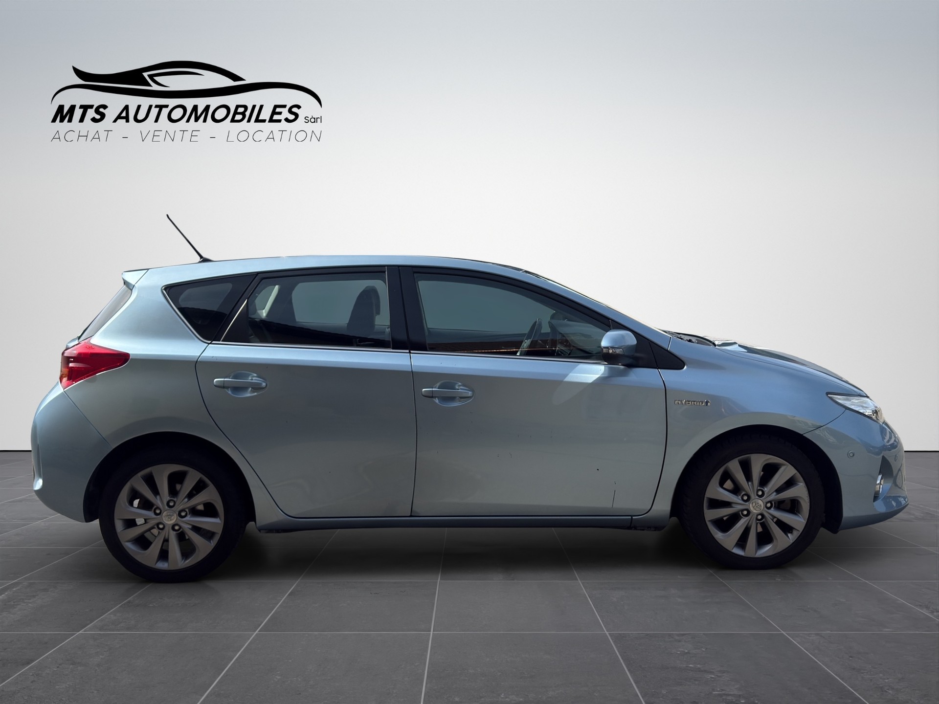 TOYOTA Auris 1.8 16V HSD-image-6